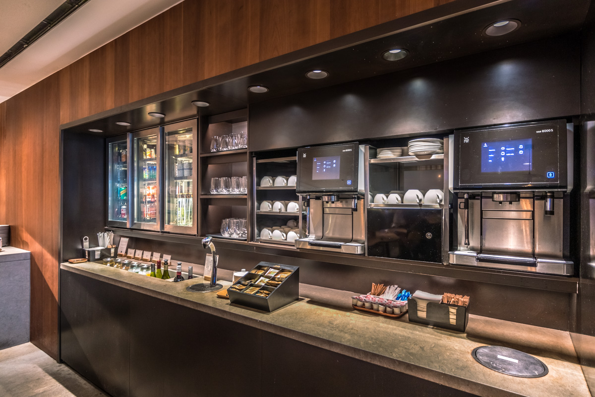 Cathay Pacific Lounge Hong Kong - The Pier - Self-Serve Beverage