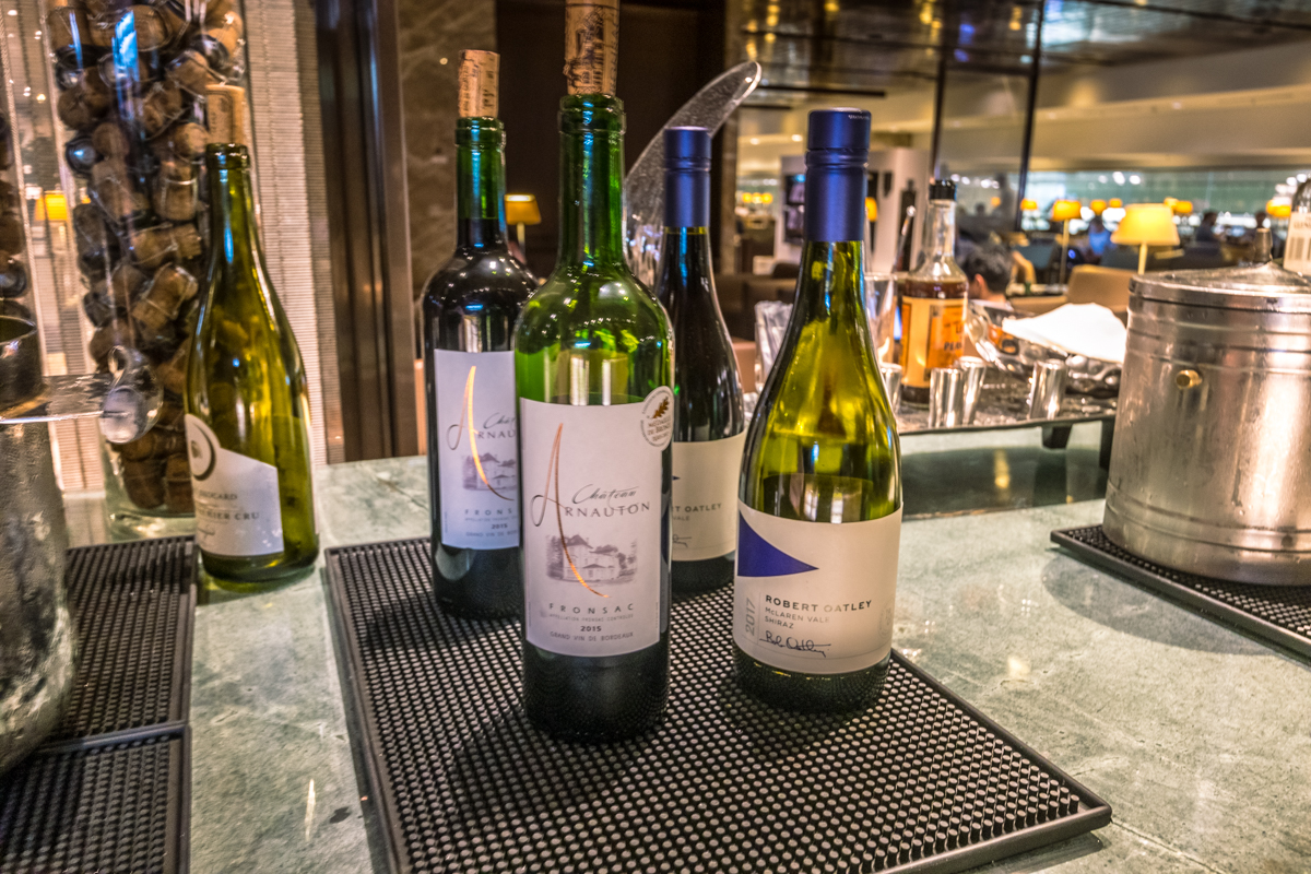 Singapore Airlines SilverKris Business Class Lounge Changi - Win