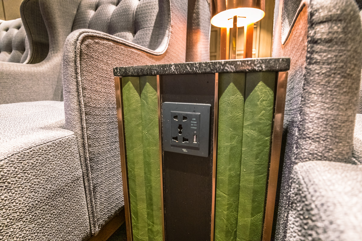 Plaza Premium First Lounge Hong Kong - Power Adapters