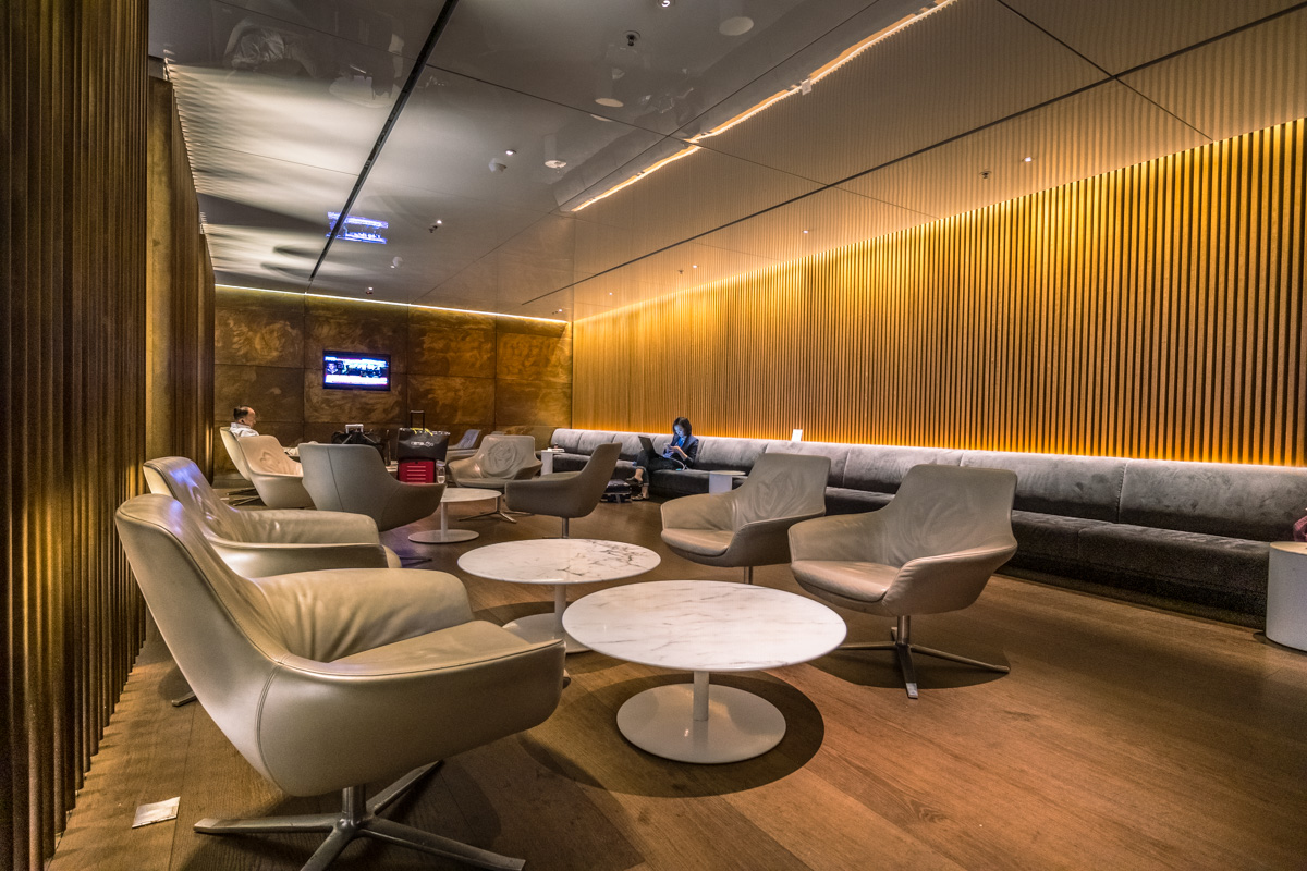 Cathay Pacific Lounge Hong Kong - The Bridge - TV Lounge