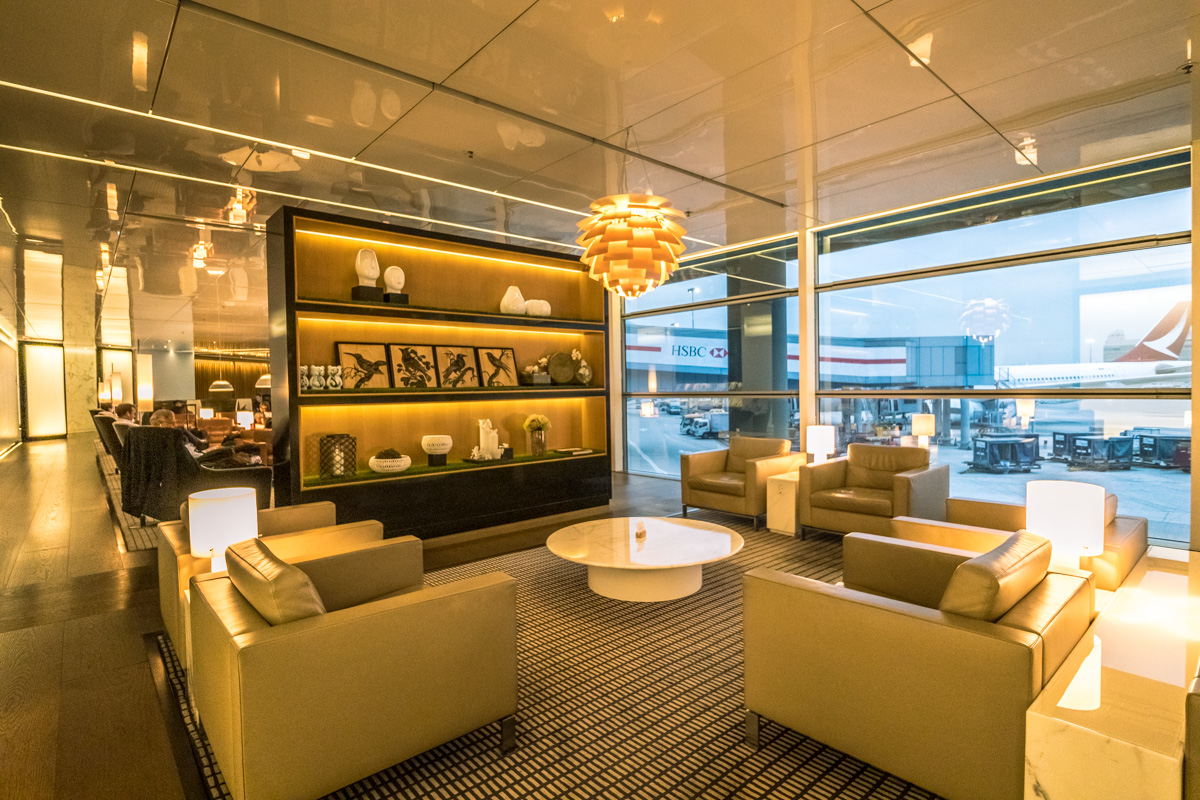 Cathay Pacific Lounge Hong Kong - The Bridge - Lounge Seating