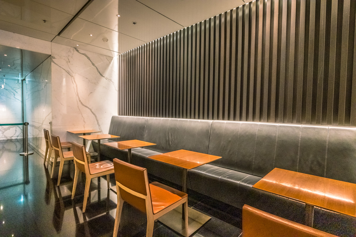 Cathay Pacific Lounge Hong Kong - The Bridge - Bistro Seating