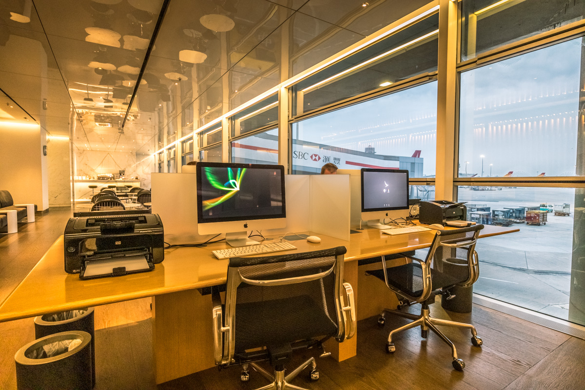 Cathay Pacific Lounge Hong Kong - The Bridge - IT Zone