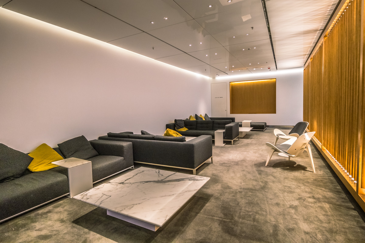 Cathay Pacific Lounge Hong Kong - The Bridge - Lounge Seating