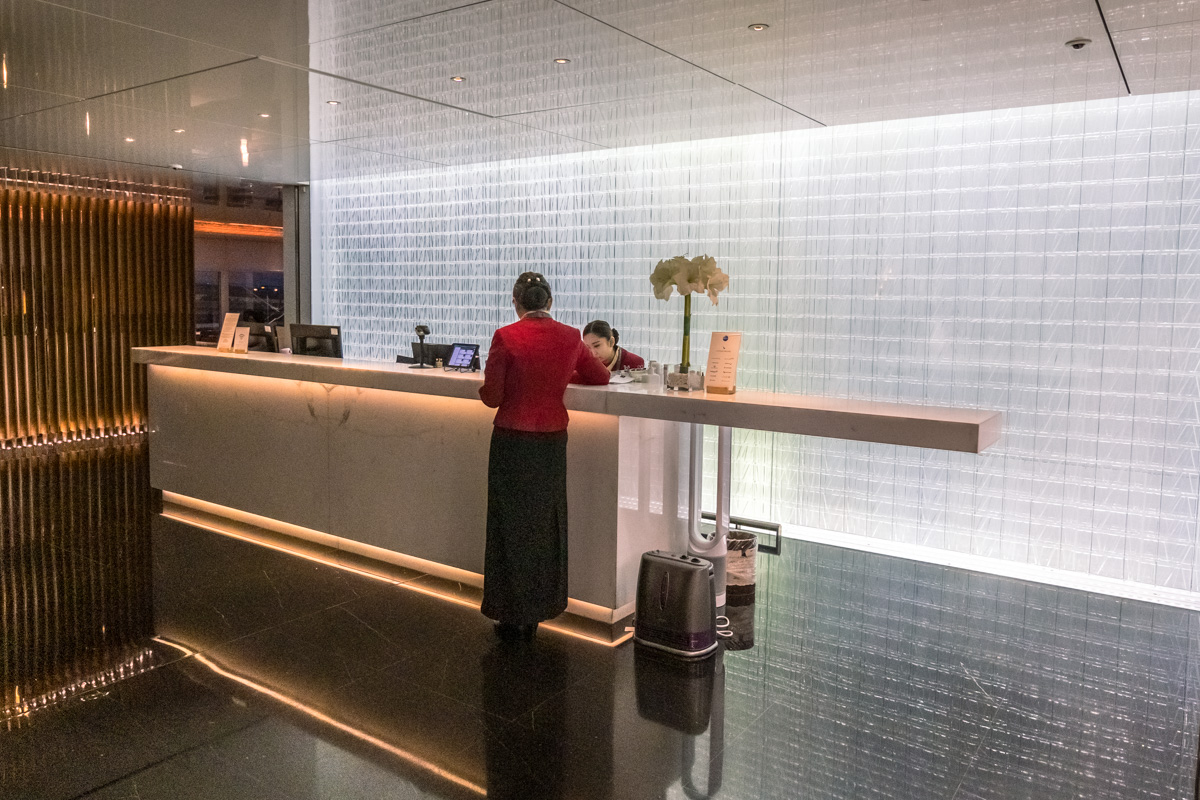 Cathay Pacific Lounge Hong Kong - The Wing - Entrance Reception