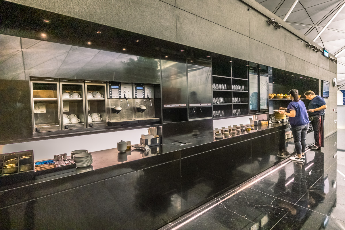 Cathay Pacific Lounge Hong Kong - The Wing - Self-Serve Beverages