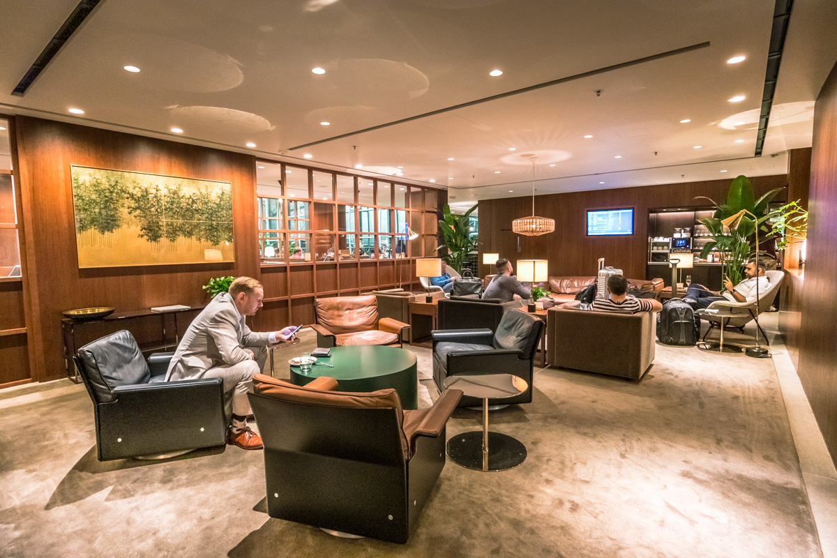 Cathay Pacific Lounge Hong Kong - The Deck - Lounge Seating