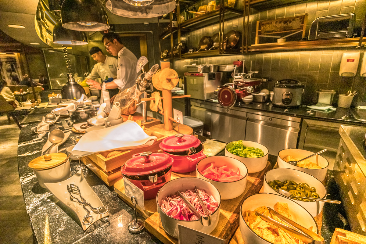Plaza Premium First Lounge Hong Kong - Primo Buffet