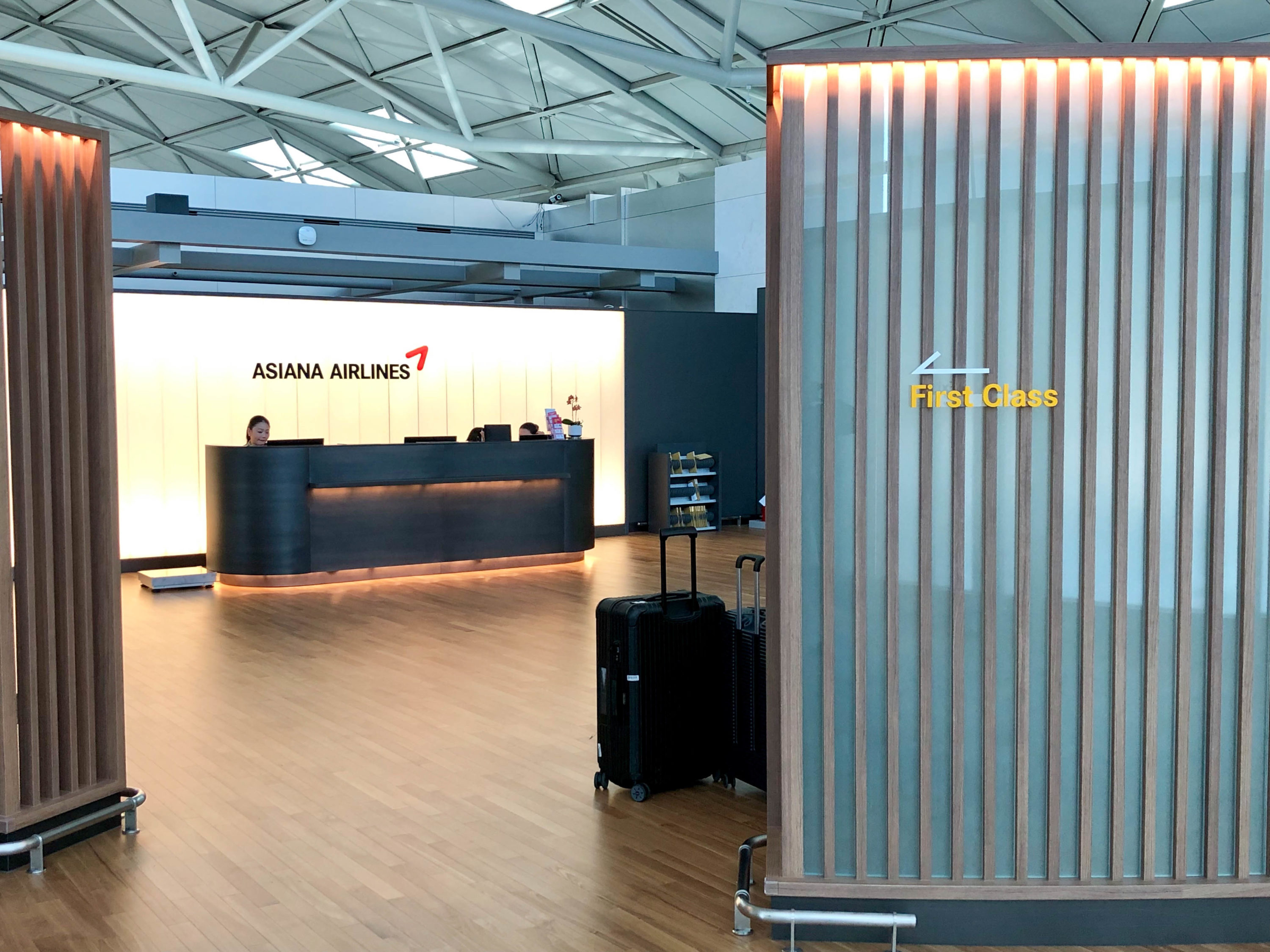 Asiana_Airlines A380 First Class Premium Check in - Cherag Dubash