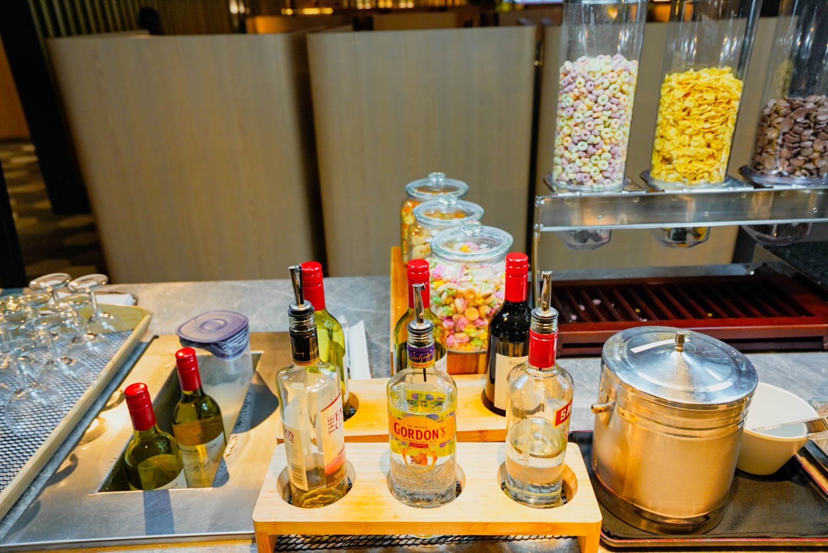 Blossom_Lounge_Alcoholic Beverages Changi Airport T4 - Cherag Dubash