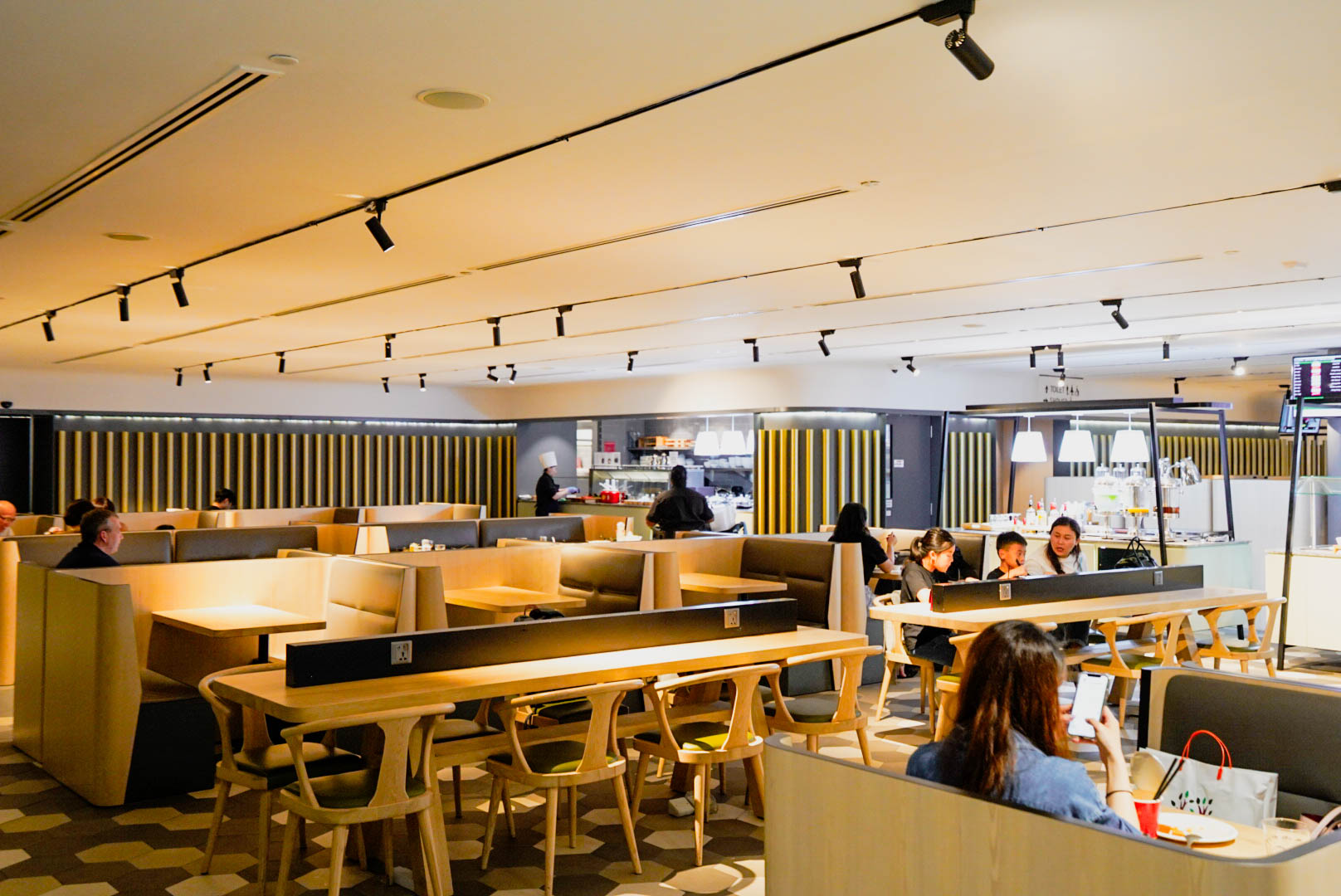 Blossom Lounge Dining Area Changi Airport T4 - Cherag Dubash