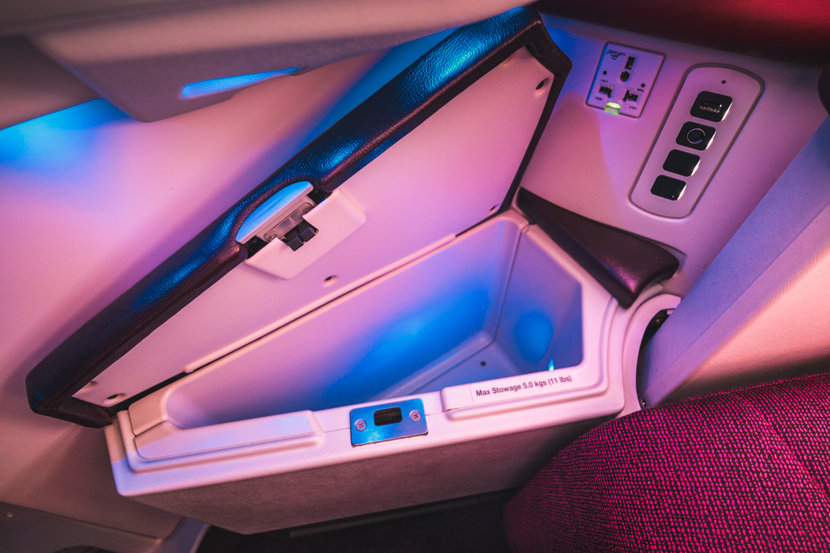Qatar Airways Airbus A350 Business Class - Enclosed Storage