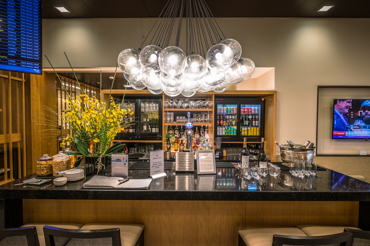 Singapore Airlines Heathrow Lounge --- Self-Service Bar