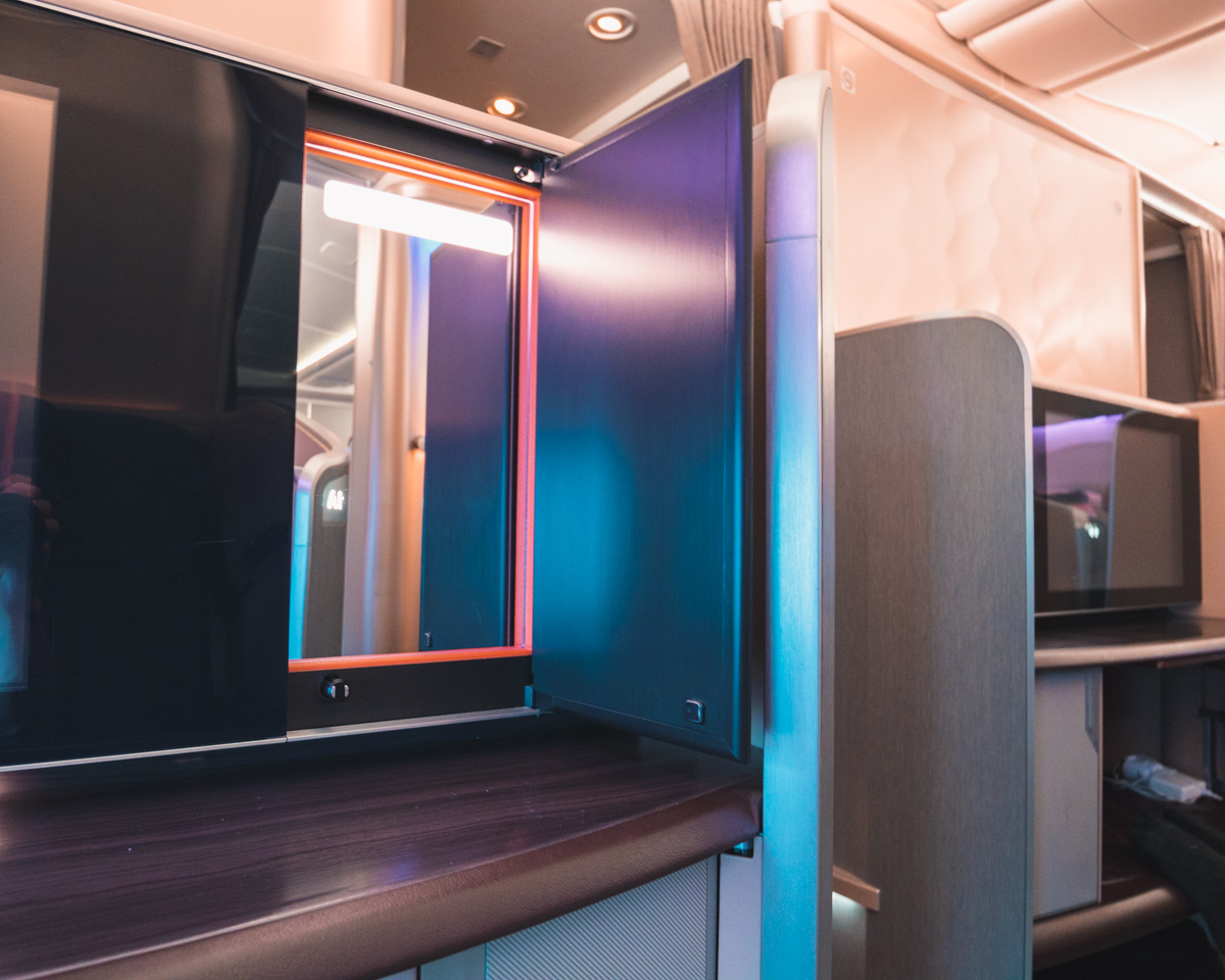 Singapore Airlines Boeing 777 First Class - Seat Mirror