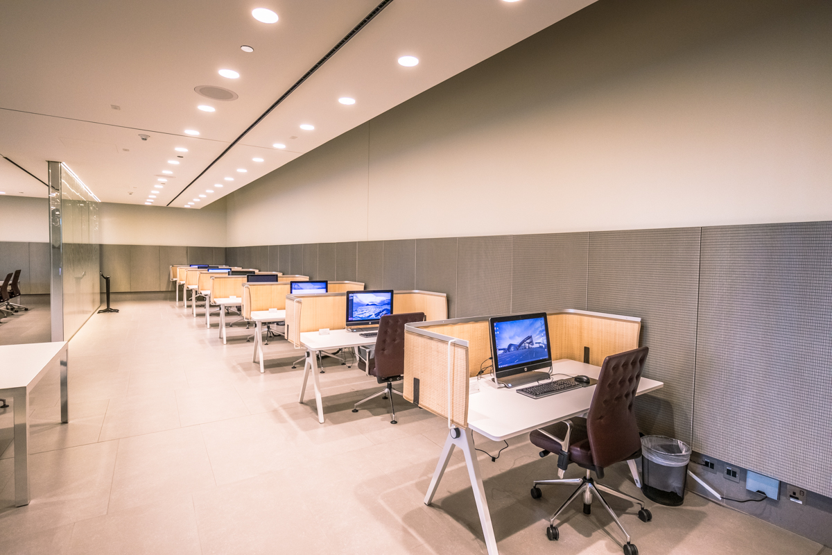 Qatar Airways Al Mourjan Lounge - Business Center