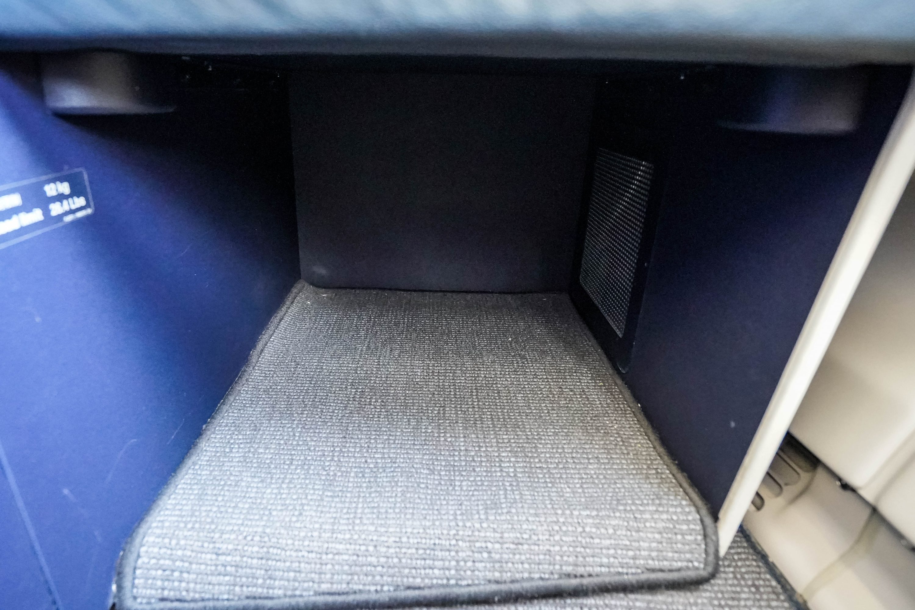 Hainan Airlines A350 Business Class storage - Cherag Dubash