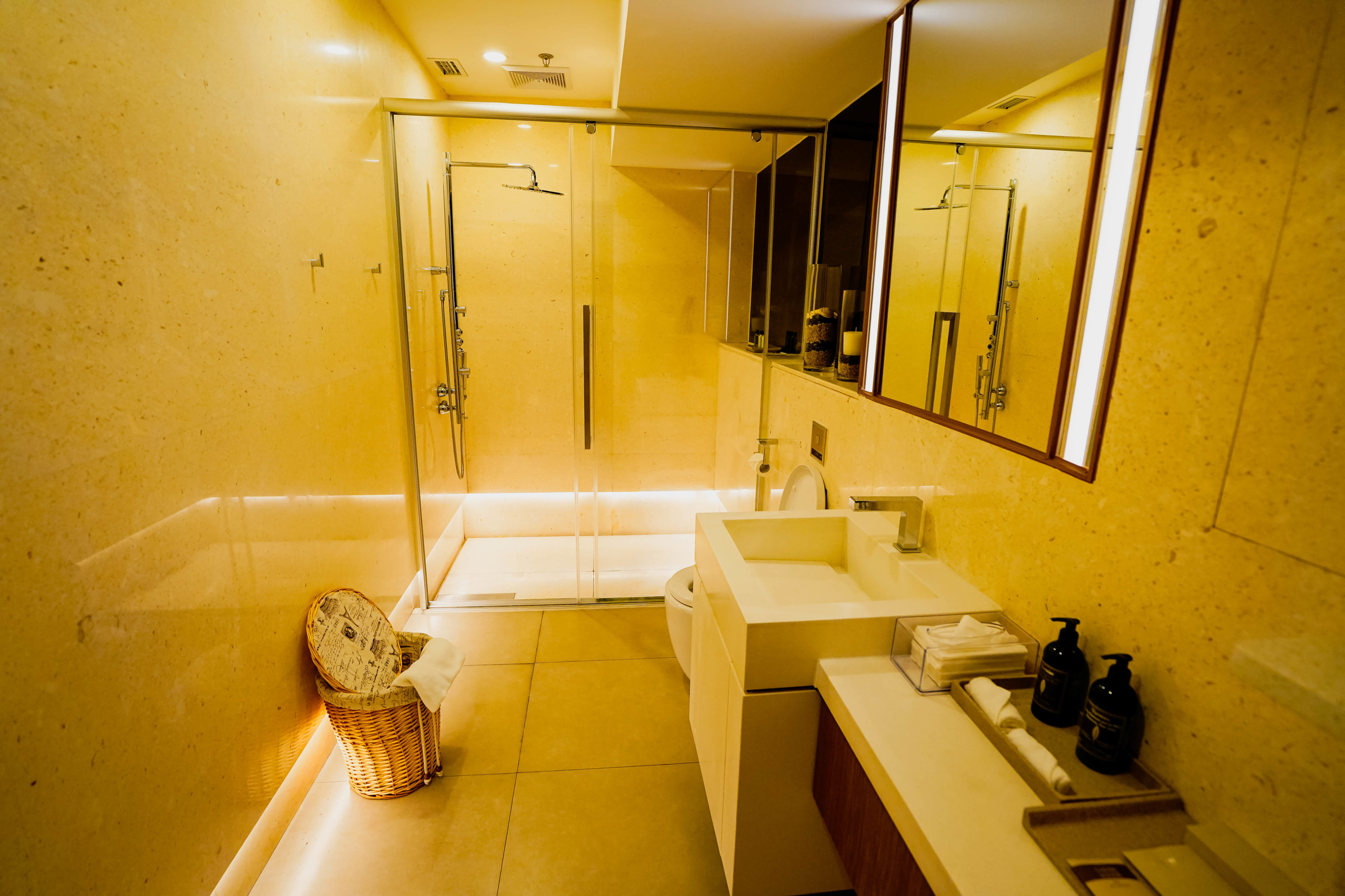 Hainan Airlines HNA Club Shower - Cherag Dubash