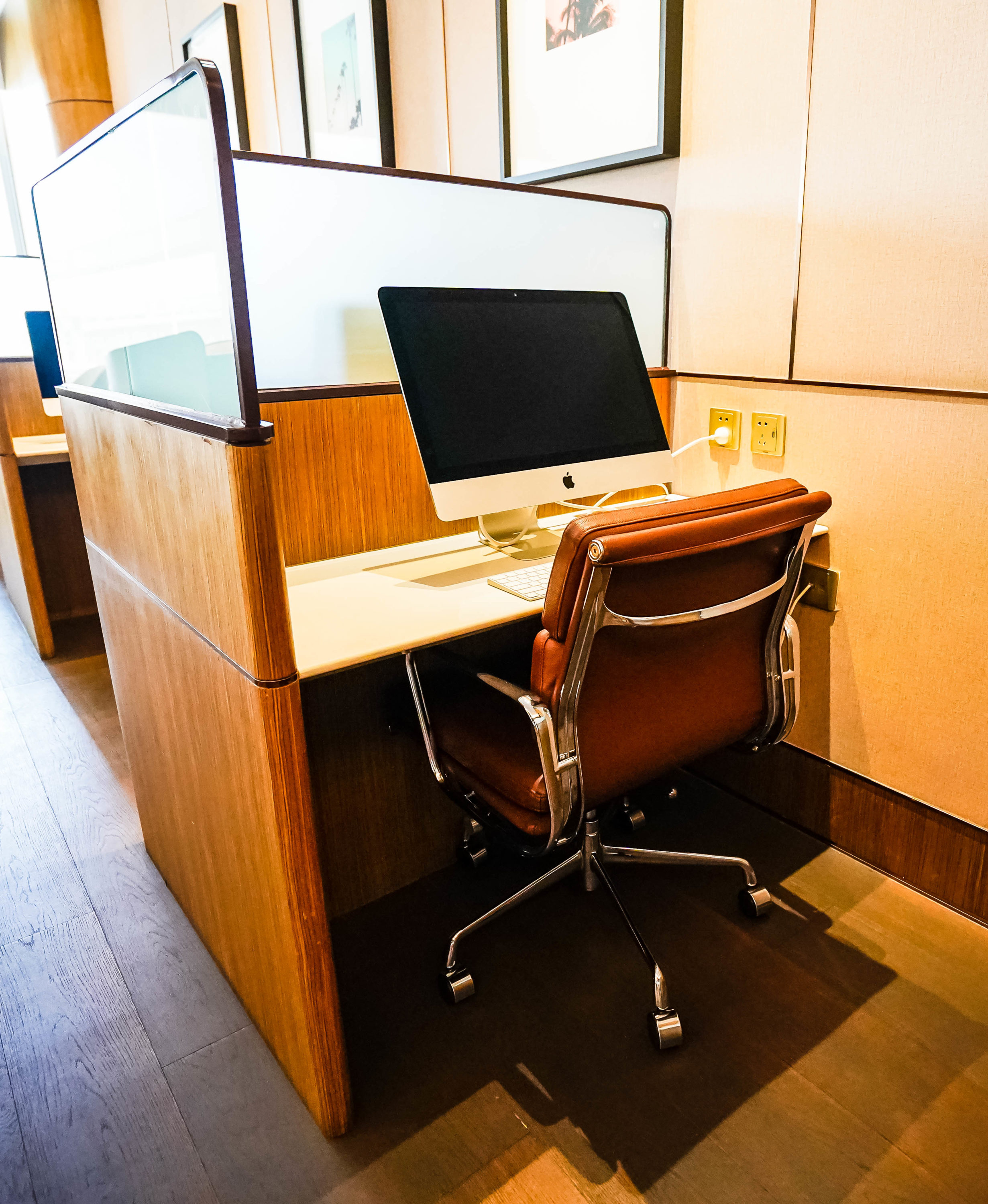 Hainan Airlines HNA Club Work Station - Cherag Dubash