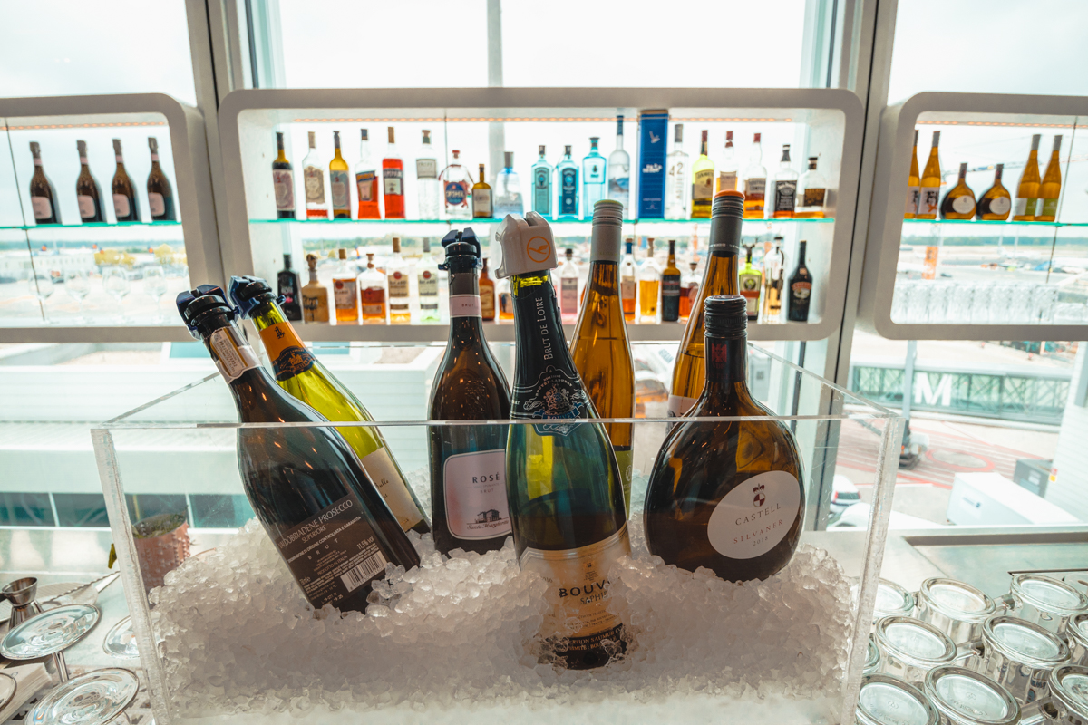 Lufthansa Business Lounge Munich --- Bar Beverages