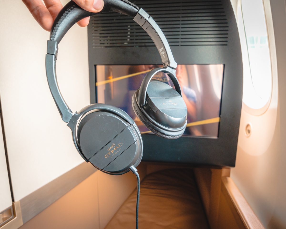 Etihad Airways Boeing 787-9 Business Class Noise Cancelling Head
