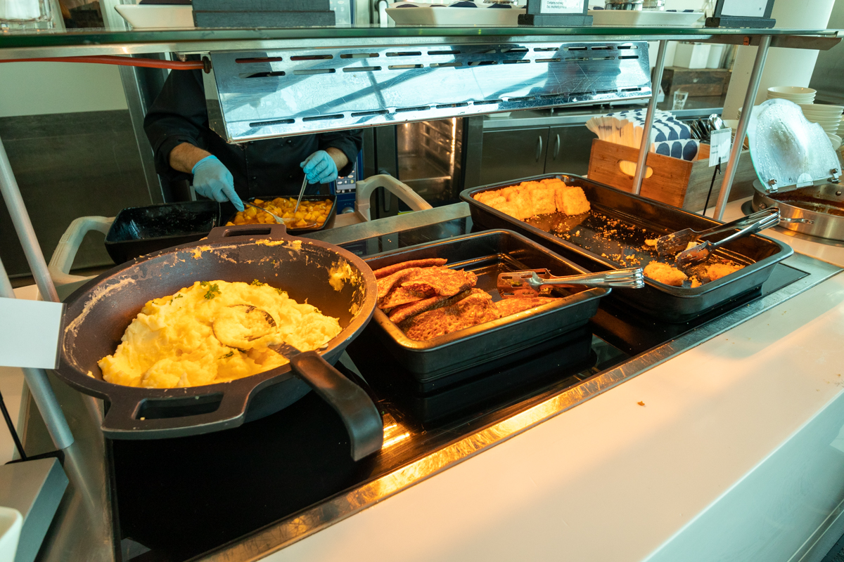 Finnair Lounge Helsinki - Schengen Side Hot Buffet