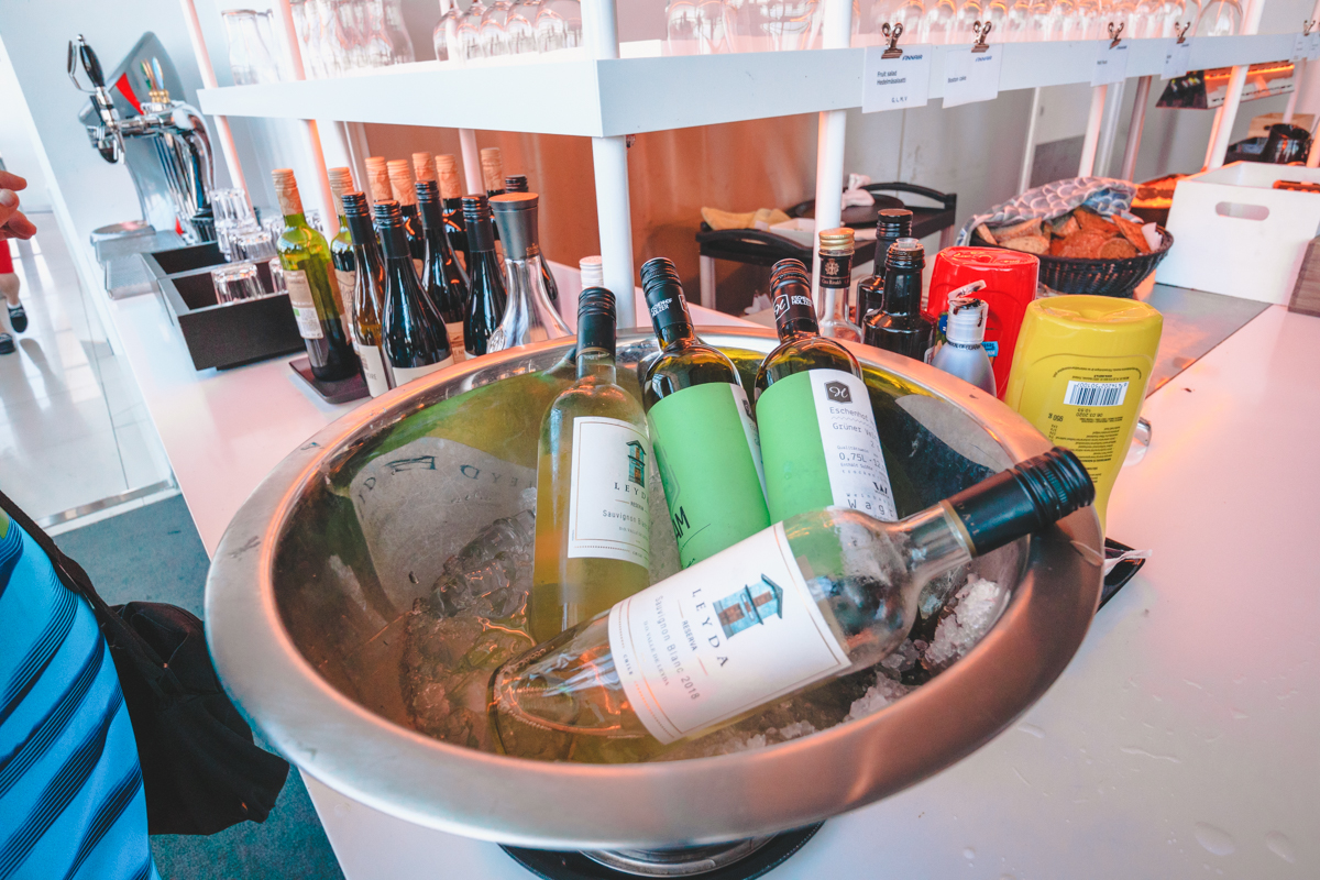Finnair Lounge Helsinki - Schengen Side Self-Serve Wine