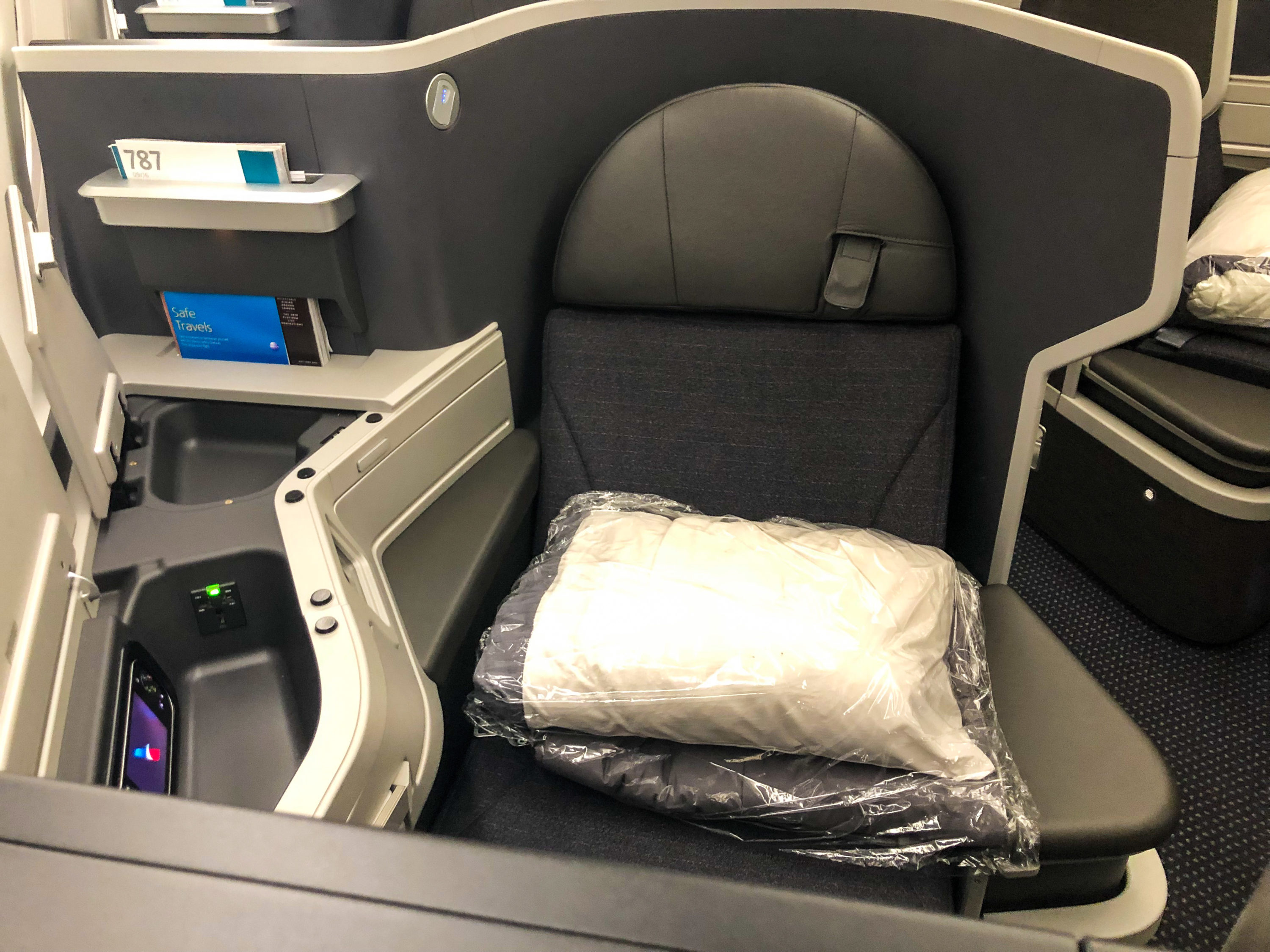 American Airlines 787-9 Flagship Business Class seat 4L American Airlines 787-9 Flagship Business Class seat 4L