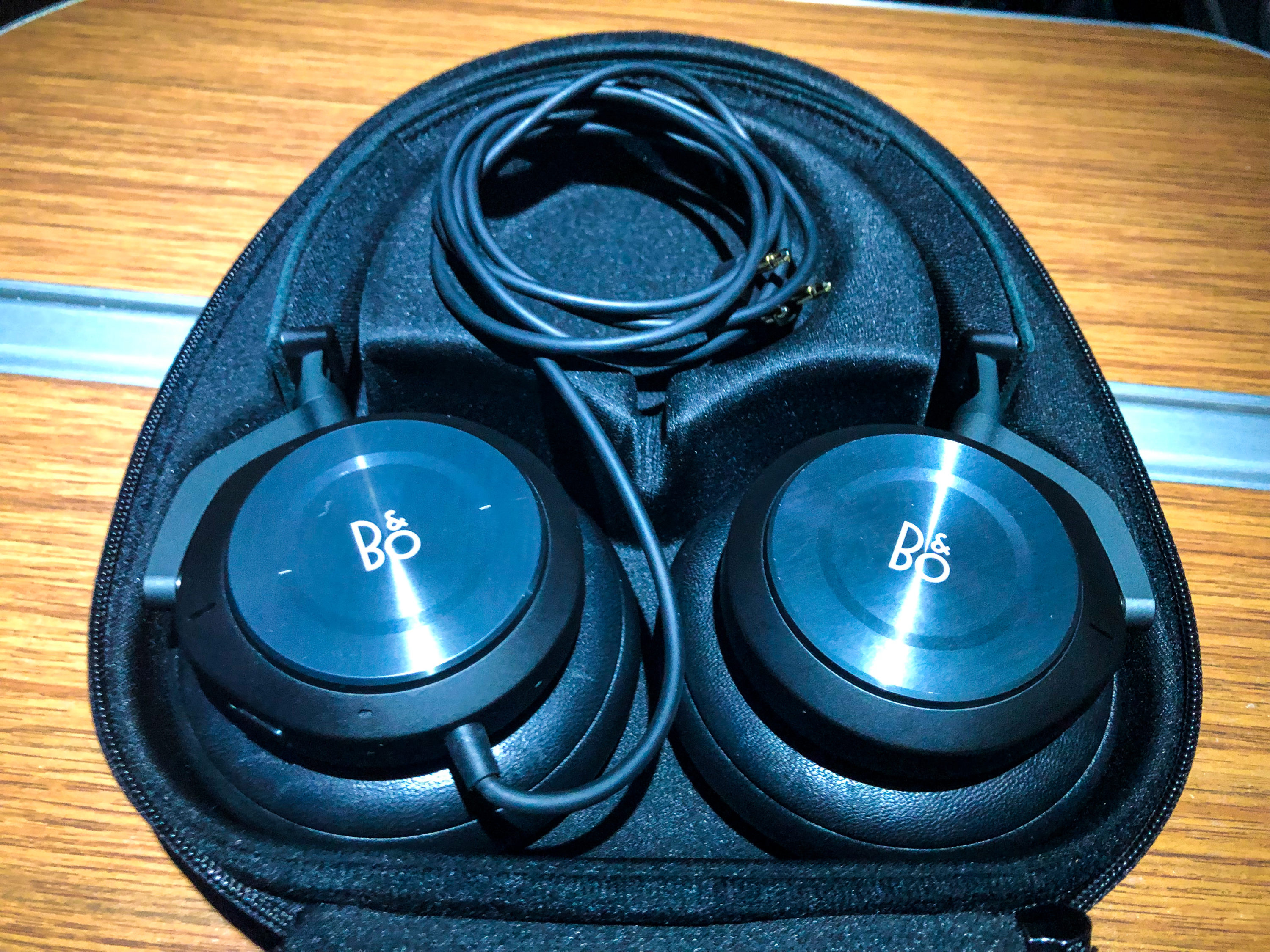 American Airlines Flagship First Class A321T Bang and Olufsen noise cancelling headphones