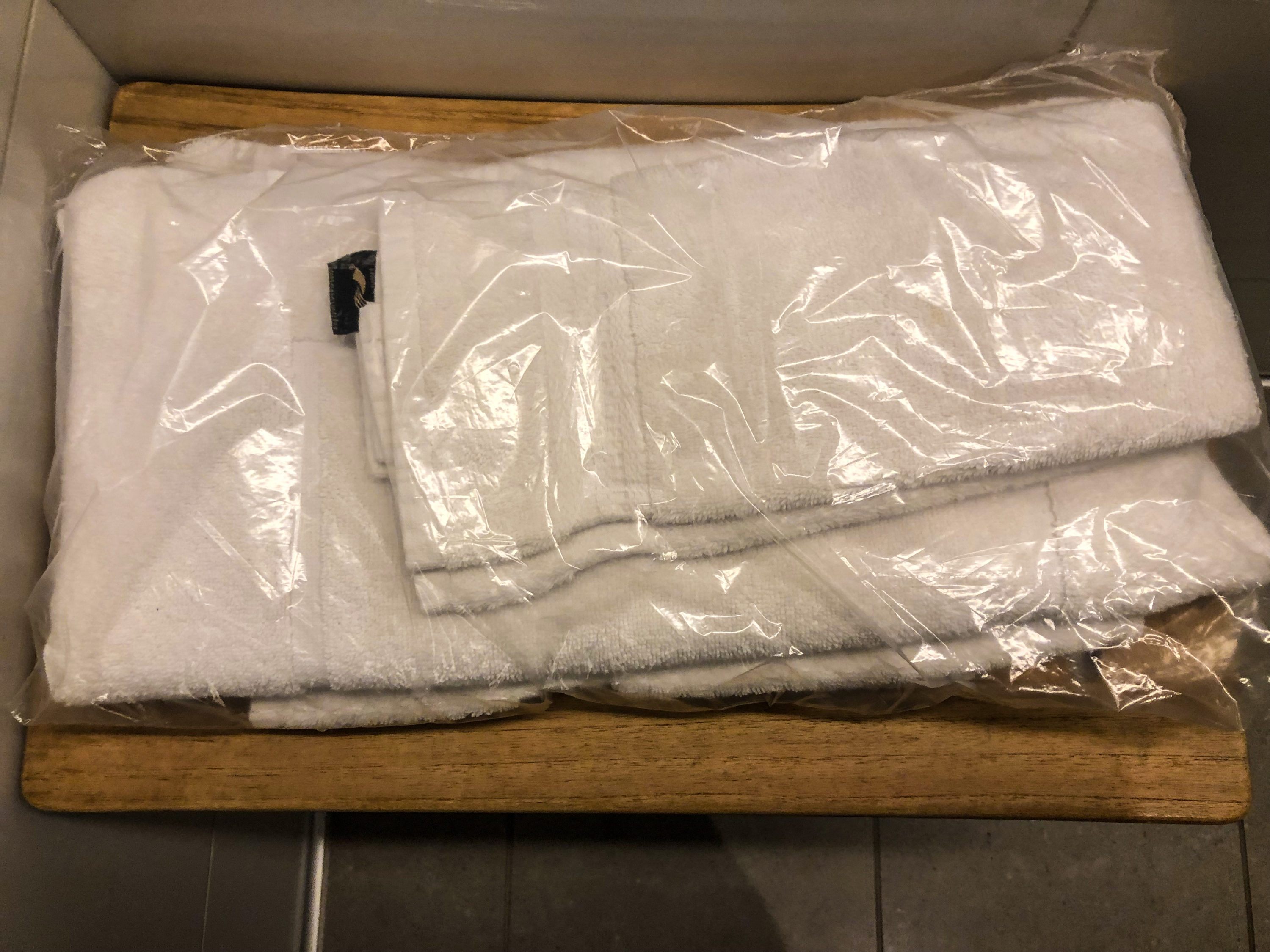 American Airlines Flagship Lounge JFK fresh towels