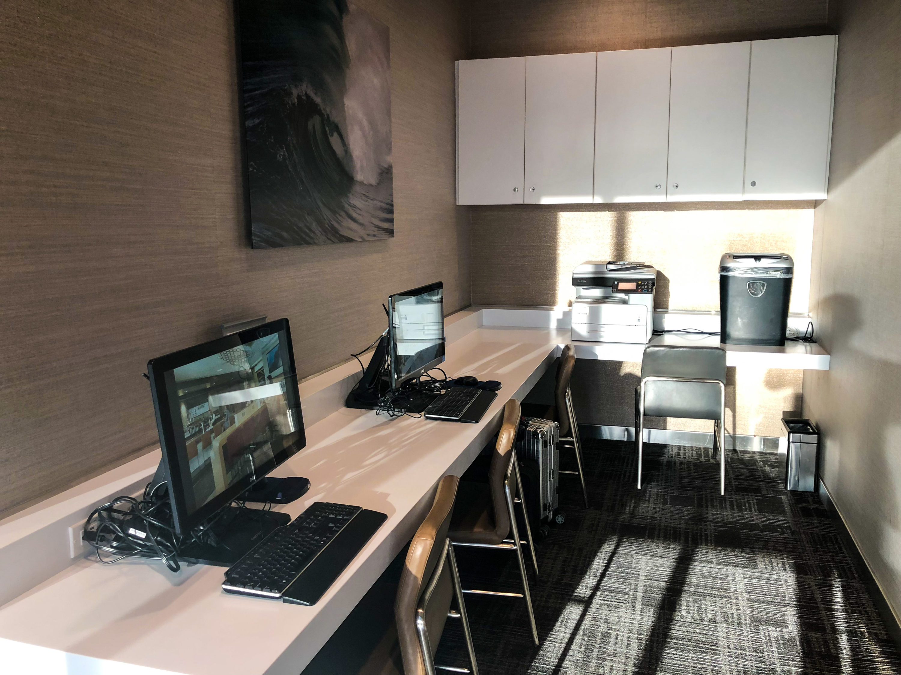 American Airlines Flagship Lounge LAX business center