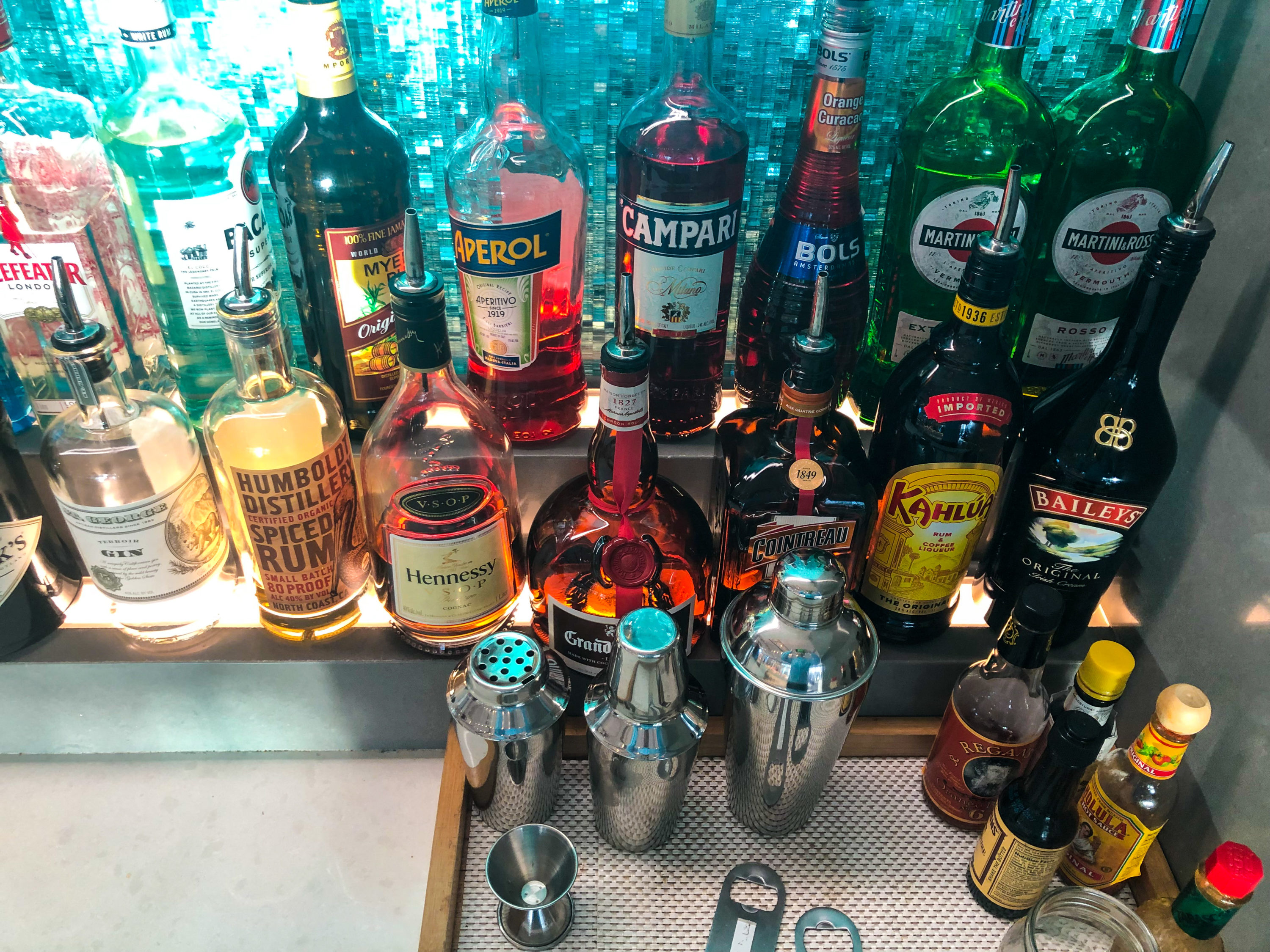 American Airlines Flagship Lounge LAX self-serve alcohol 3