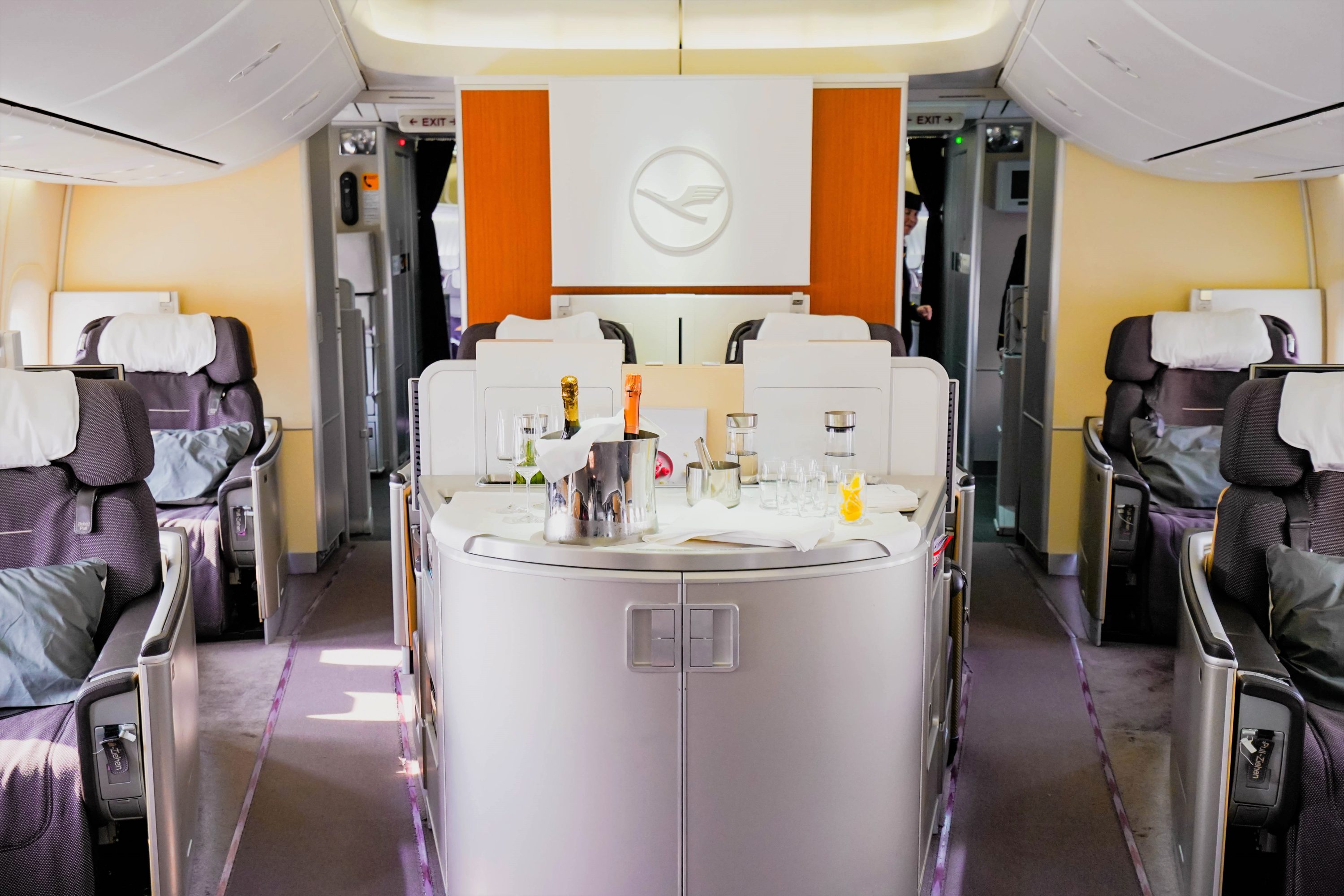Lufthansa_B747-8 First Class bar counter - Cherag Dubash