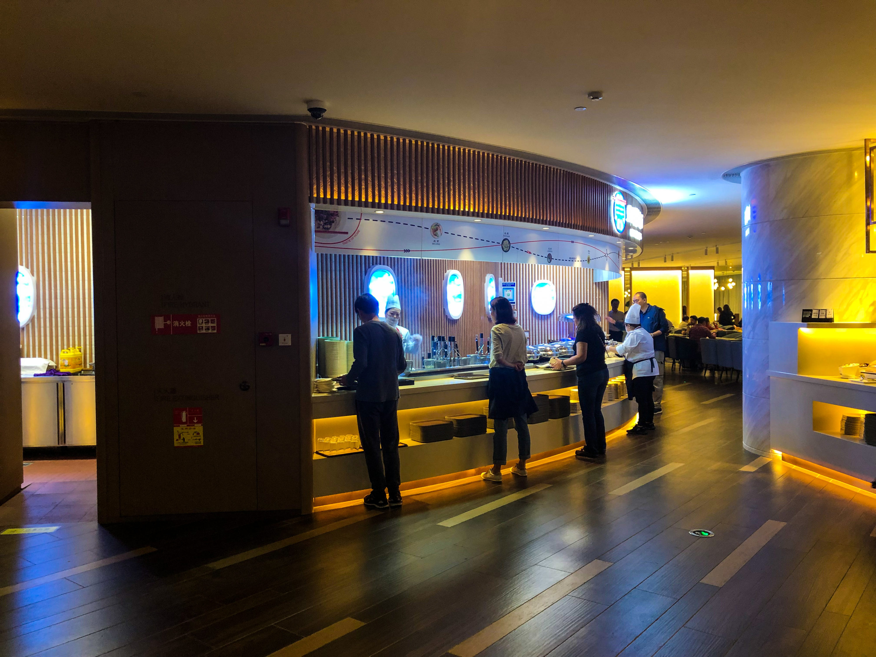 PVG Airport VIP Lounge 137 buffet area