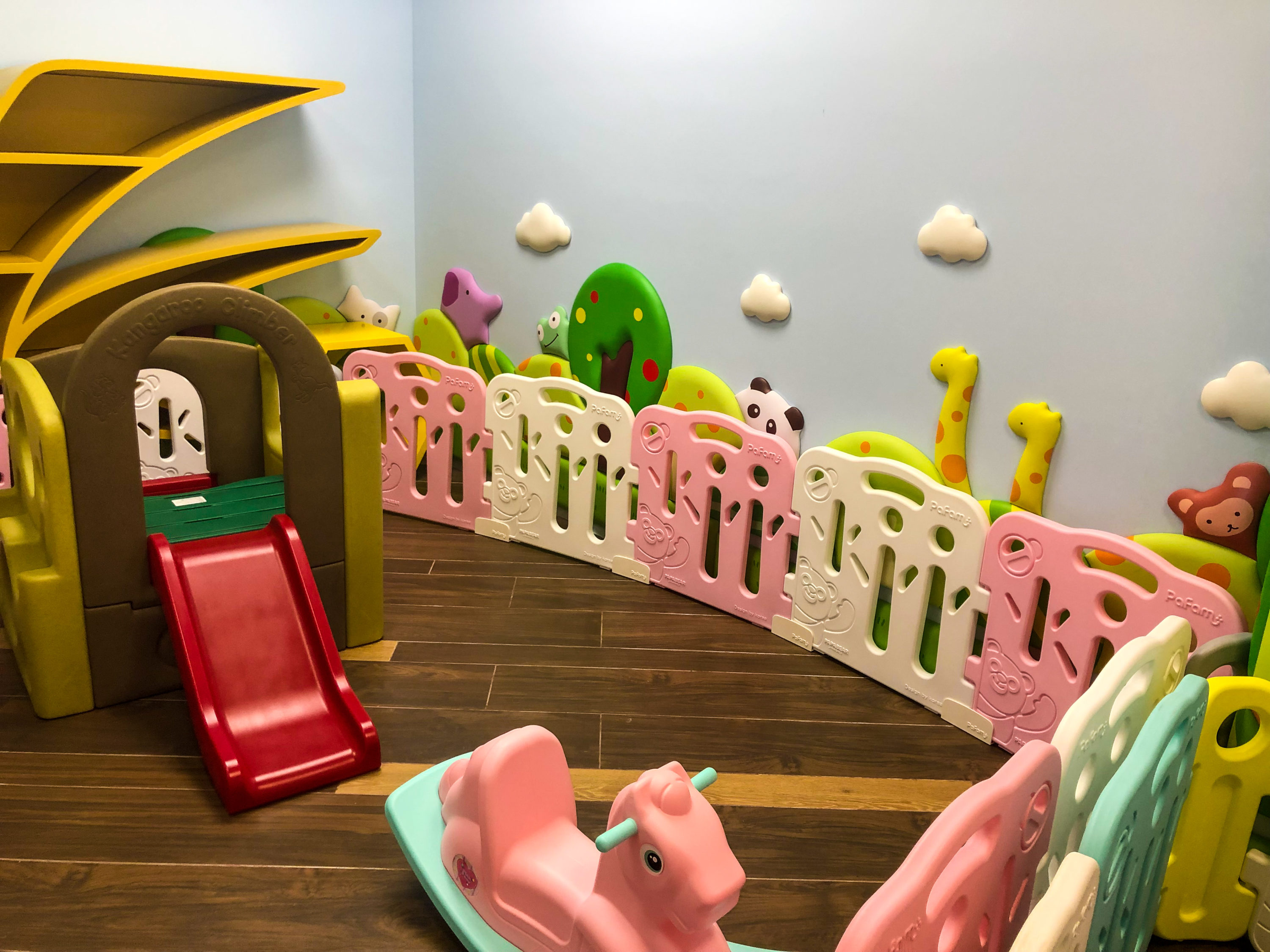 PVG Airport VIP Lounge 137 kids room continued
