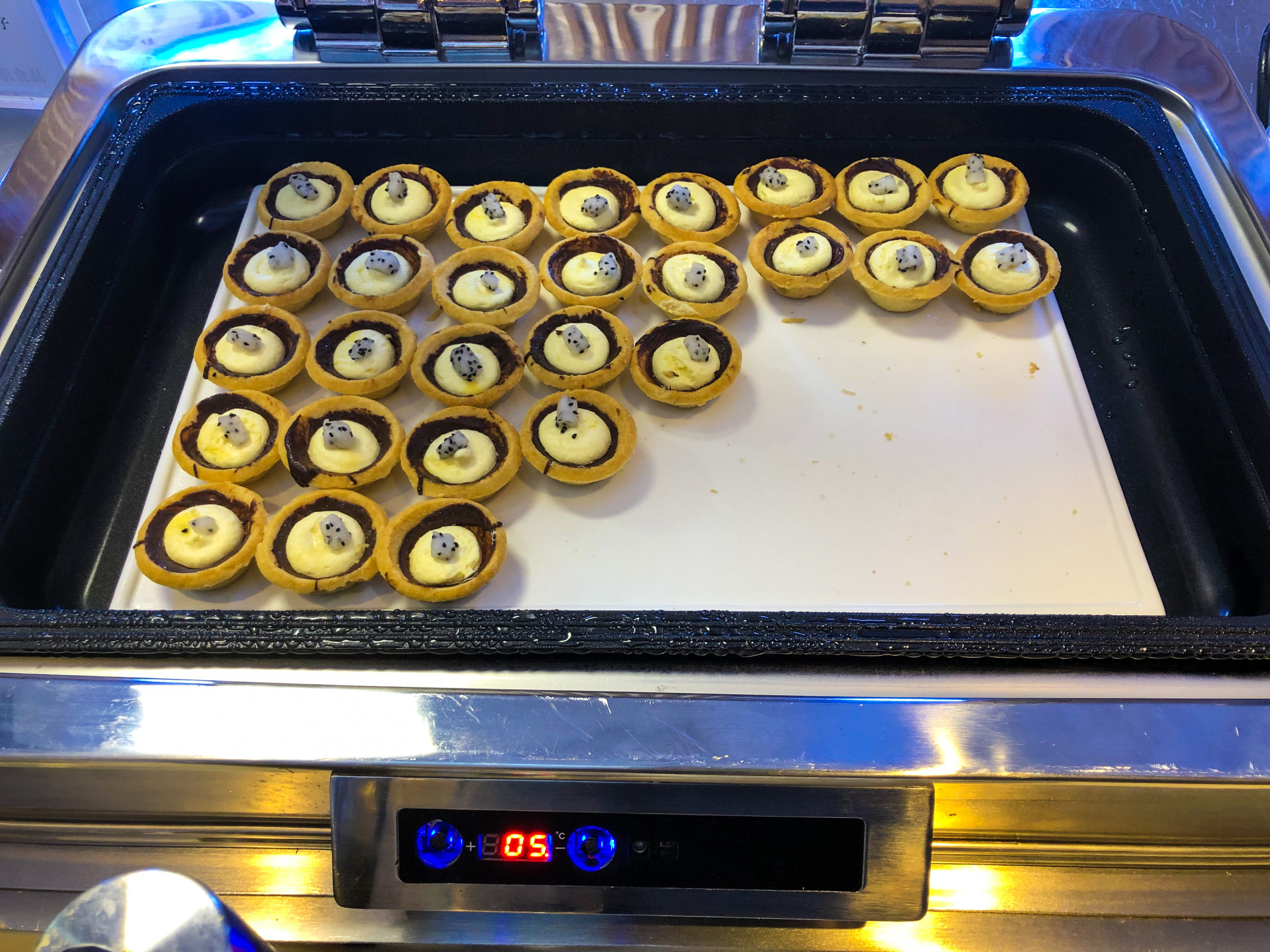 PVG Airport VIP Lounge 137 tarts