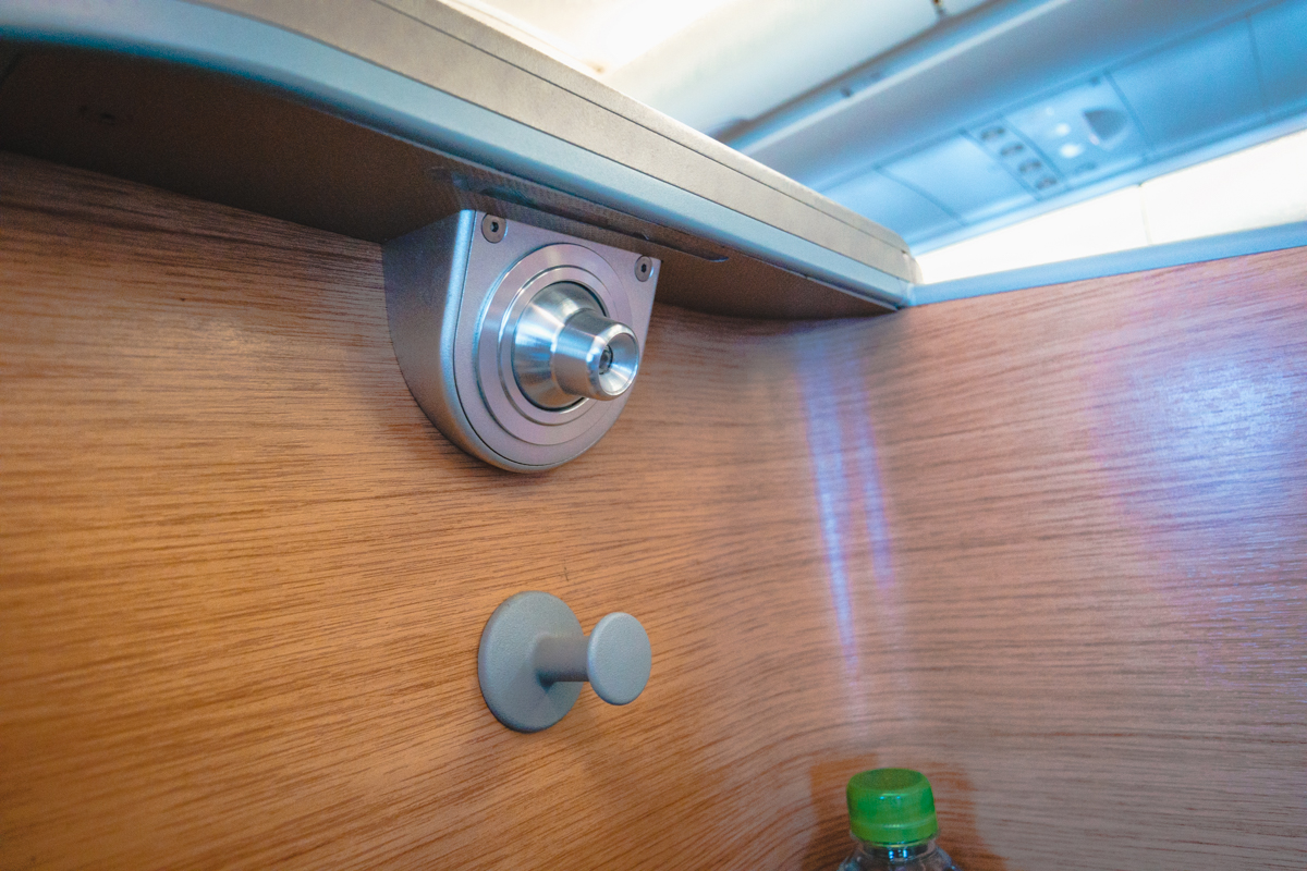 Qantas Airbus A330 Business Class Personal Light