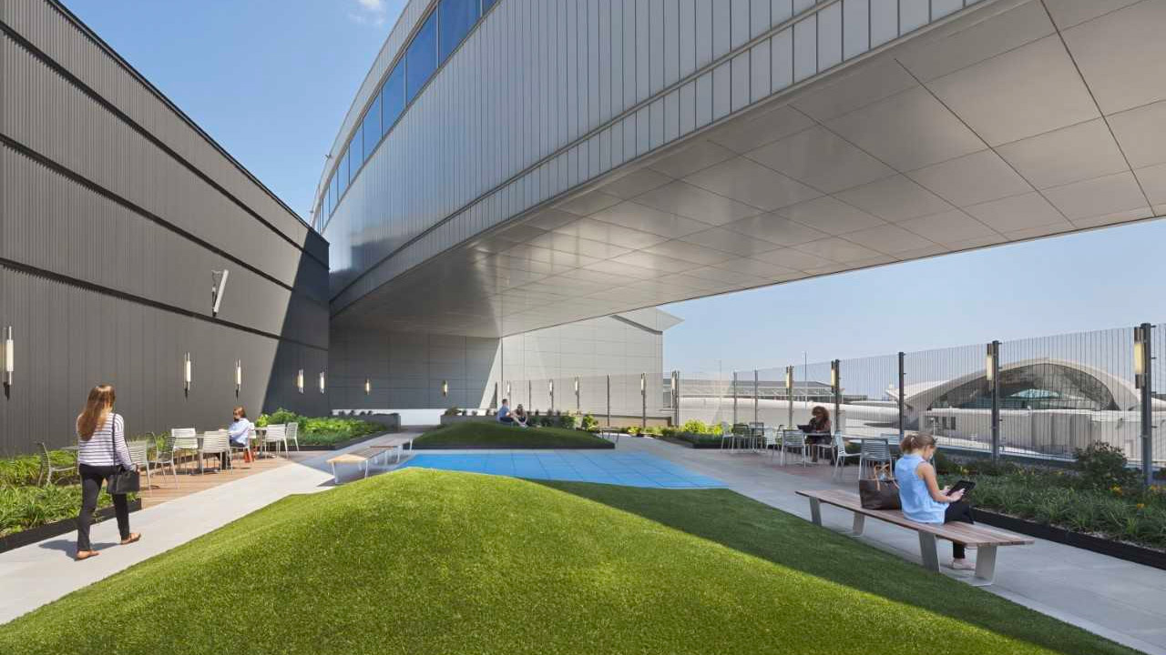 JFK Terminal 5 Rooftop Lounge
