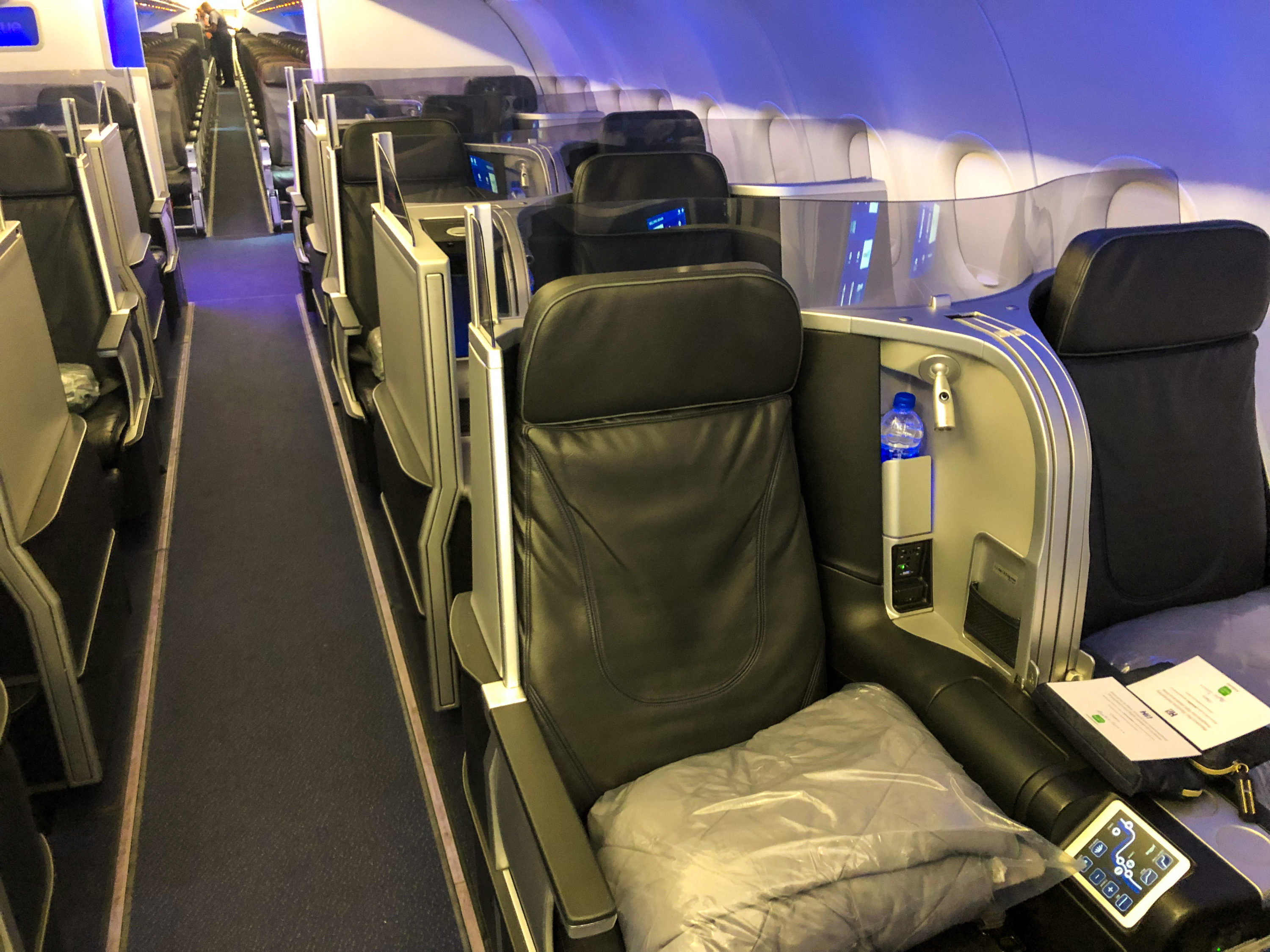 JetBlue Mint A321 right cabin