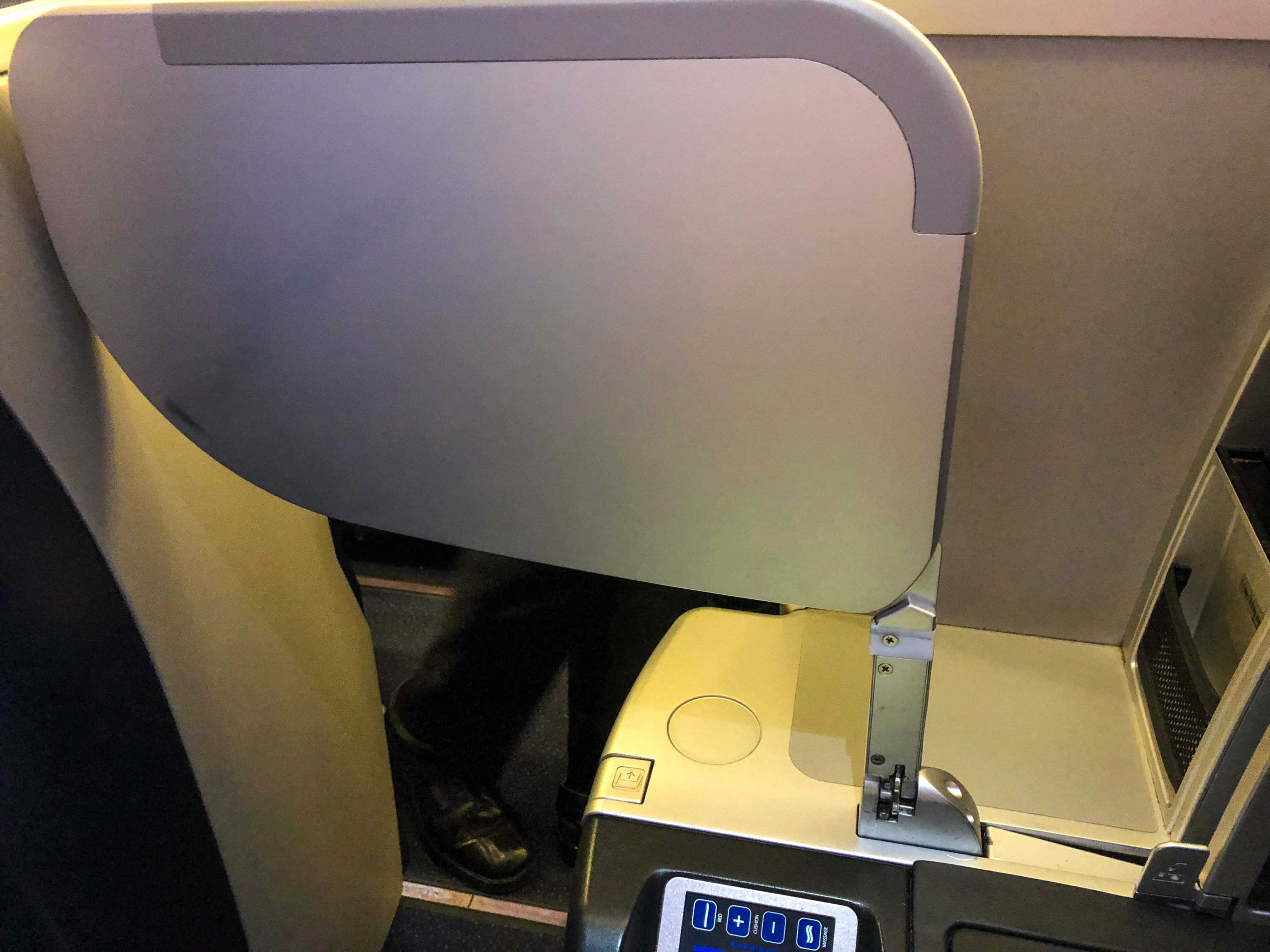 JetBlue Mint A321 tray table mechanism