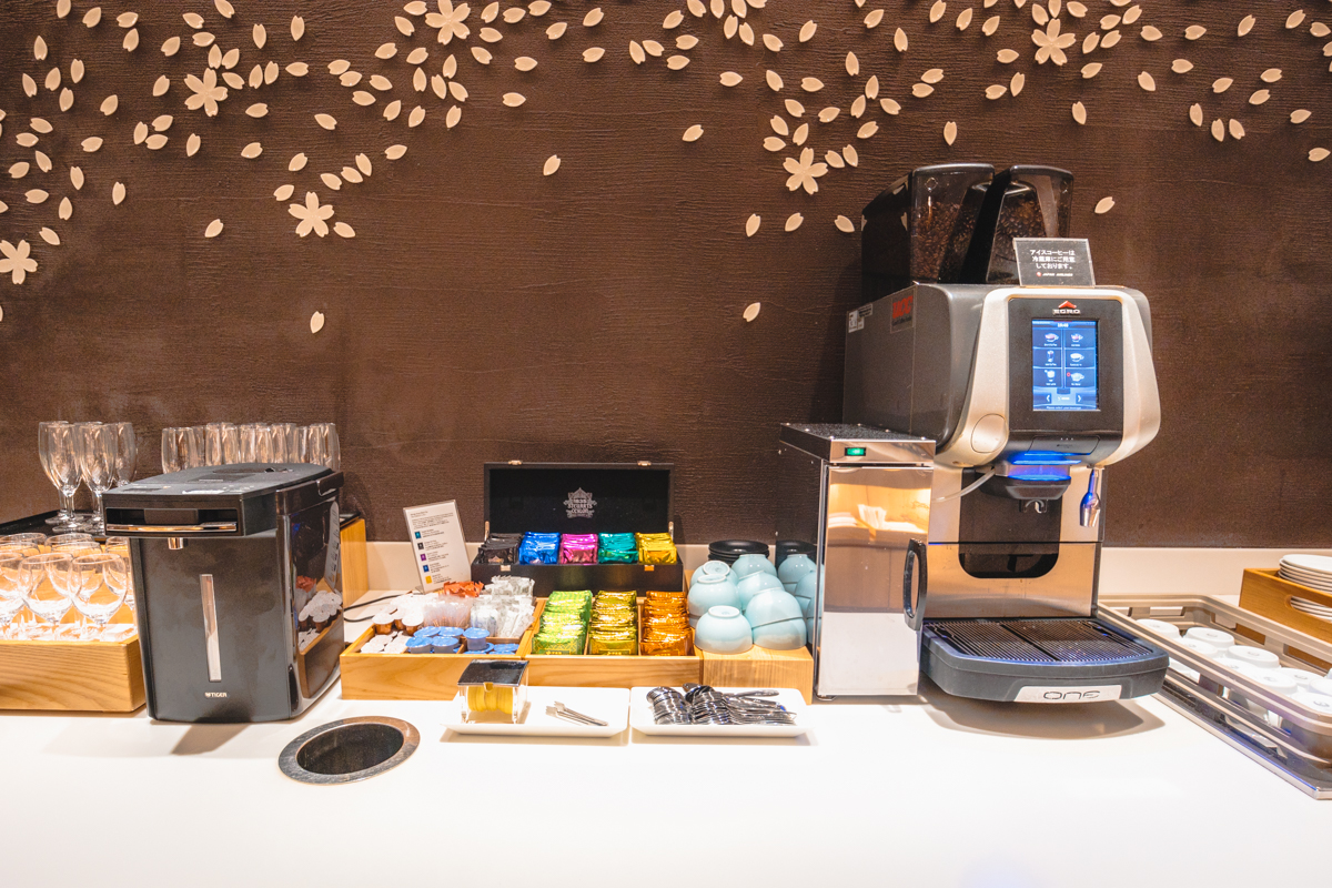 JAL Business Class Lounge Haneda Airport Coffee Machine