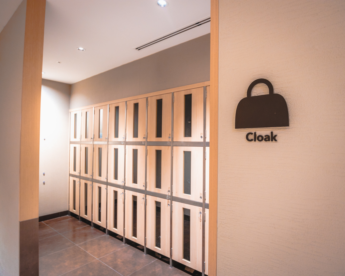 JAL Business Class Lounge Haneda Airport Cloak Room