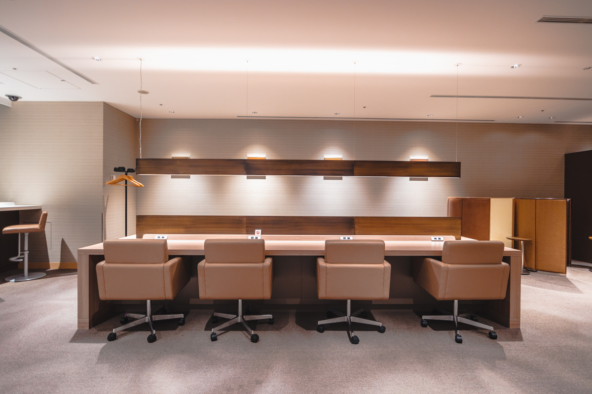 JAL Business Class Lounge Haneda Airport Work Zone