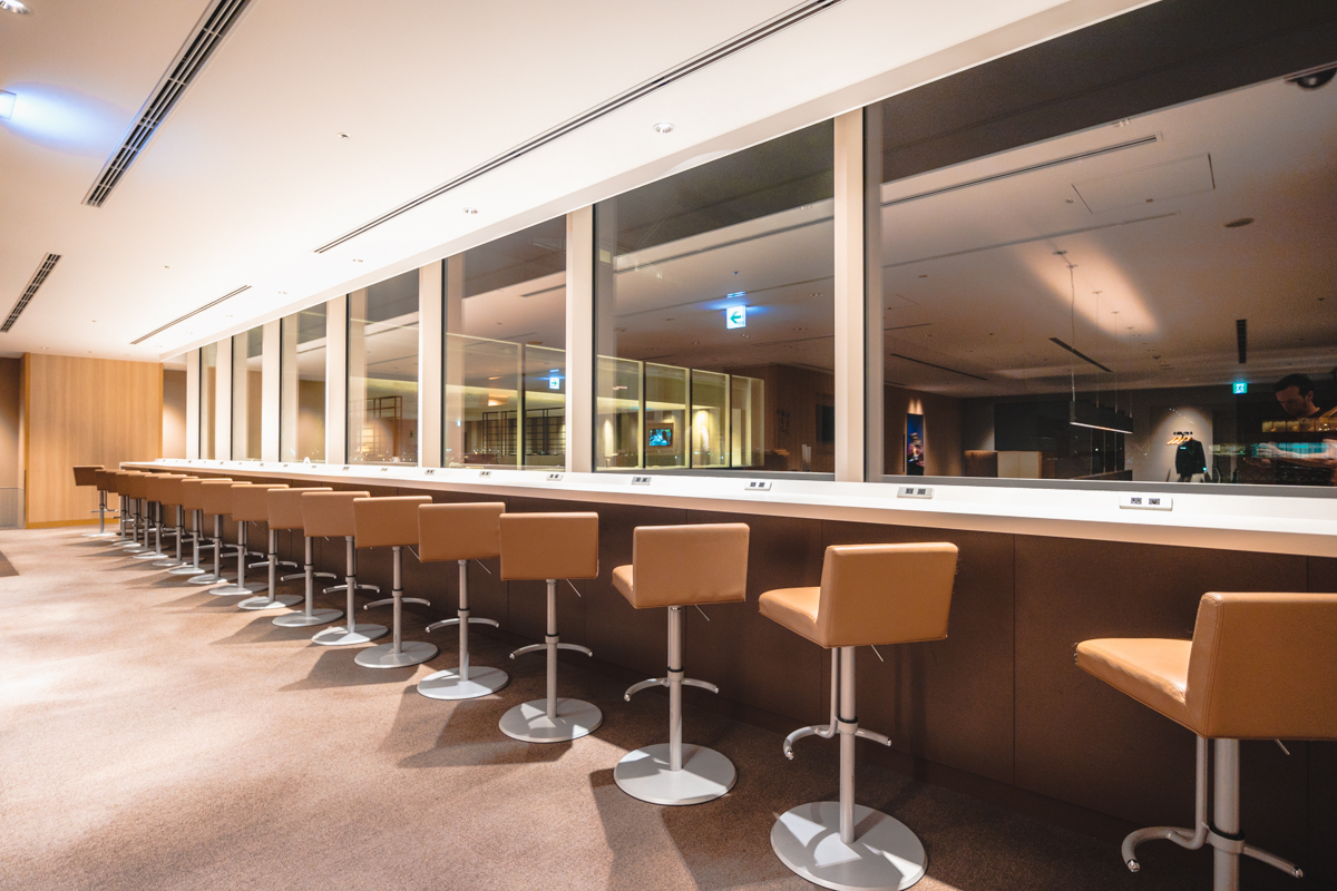 JAL Business Class Lounge Haneda Airport High Table