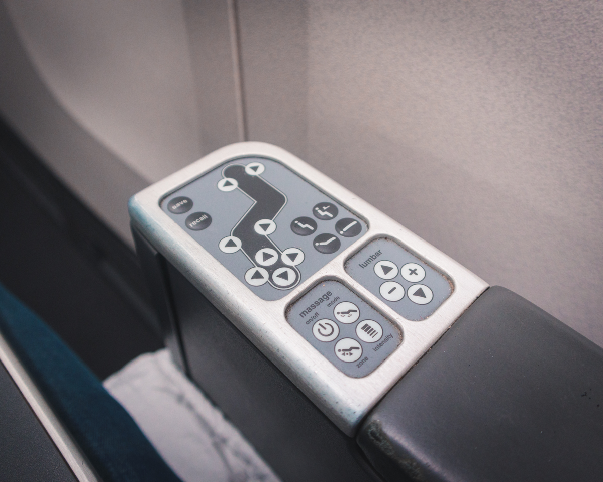 Qantas Boeing 747 Business Class Seat Controls