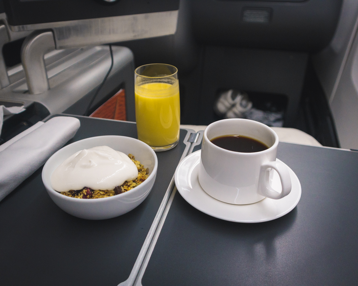 Qantas Boeing 747 Business Class 'Cafe Breakfast'