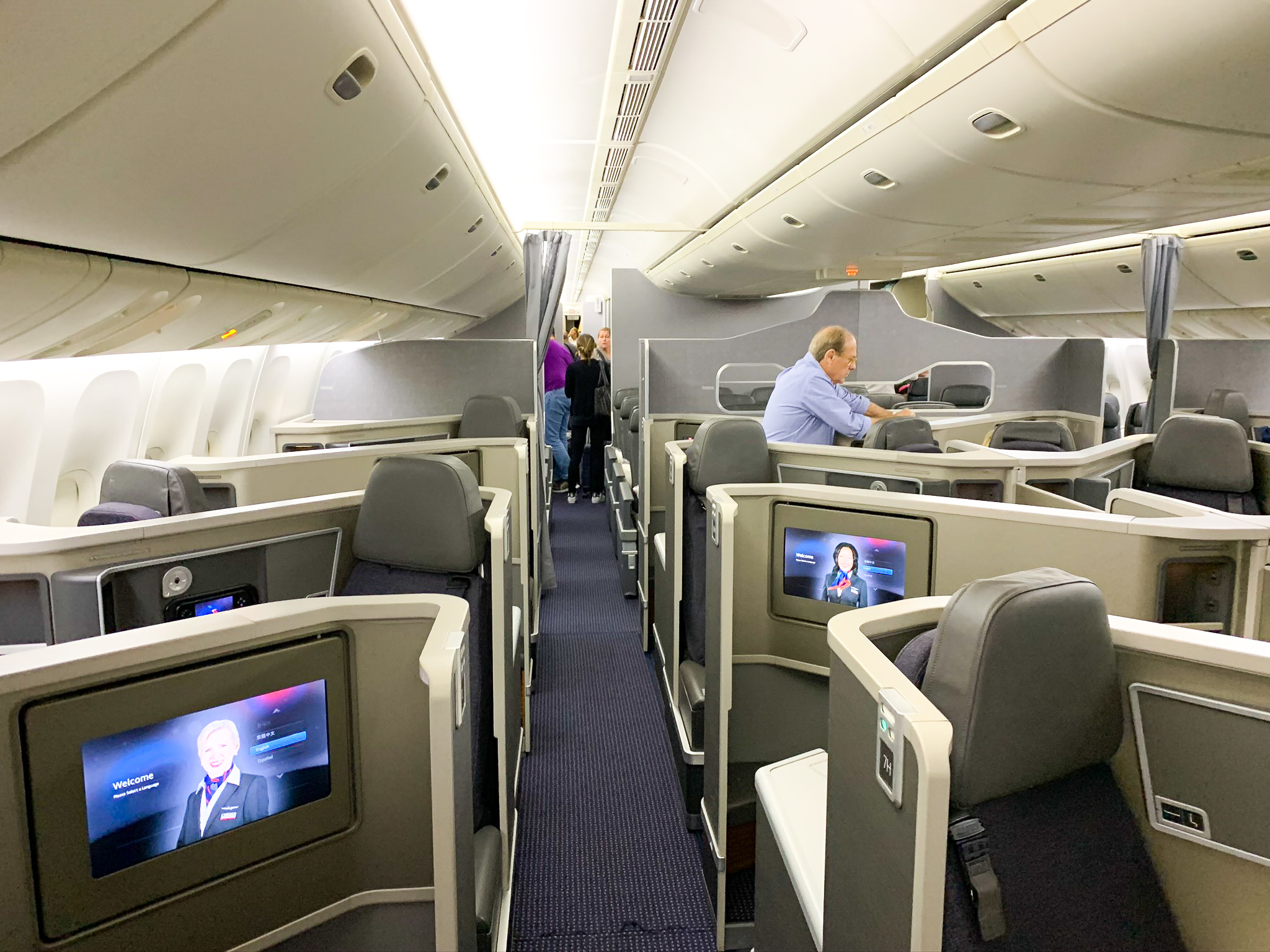 AA Flagship Business GIG-MIA