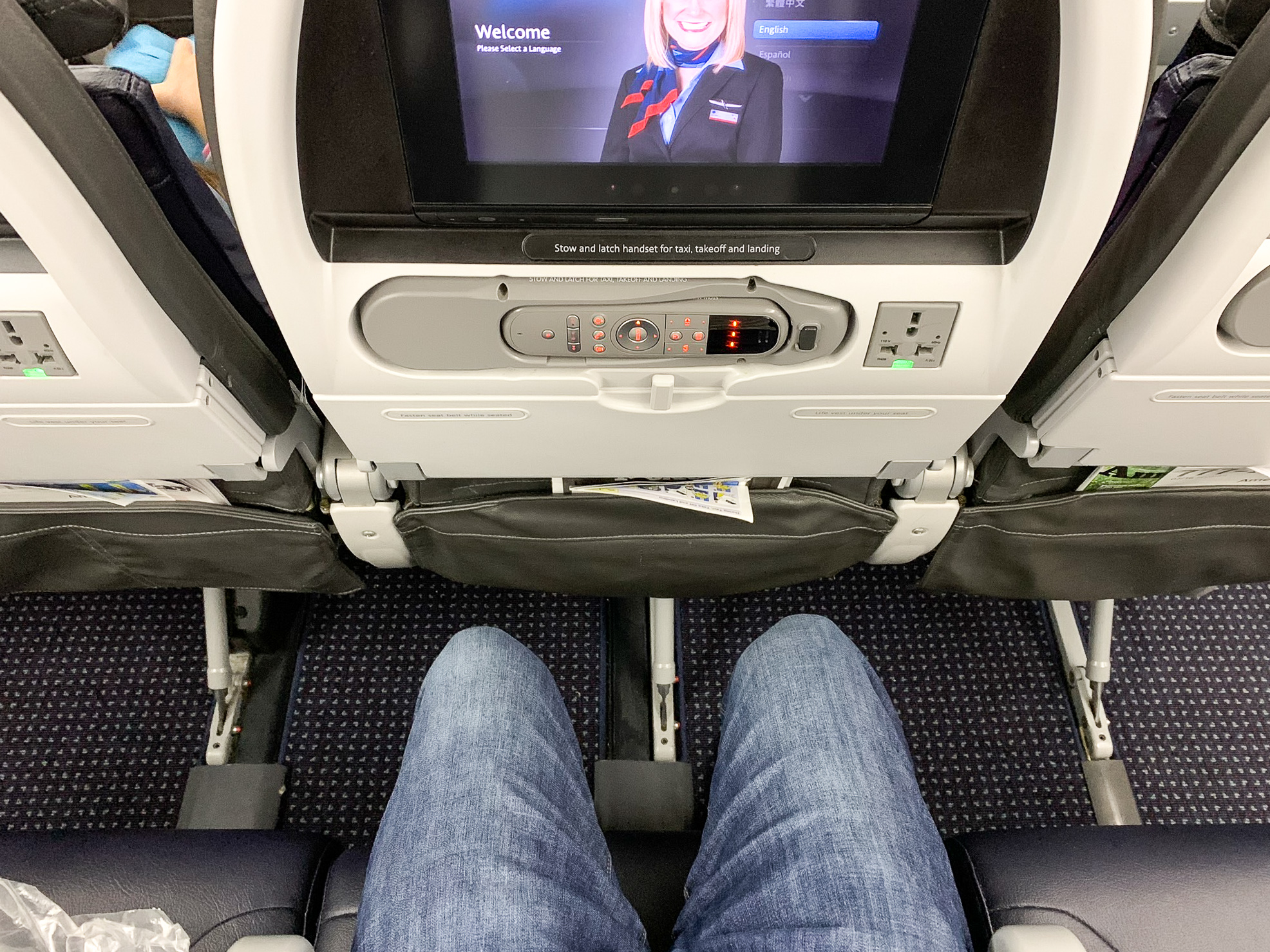 AA Main Cabin 777-200 Leg Room