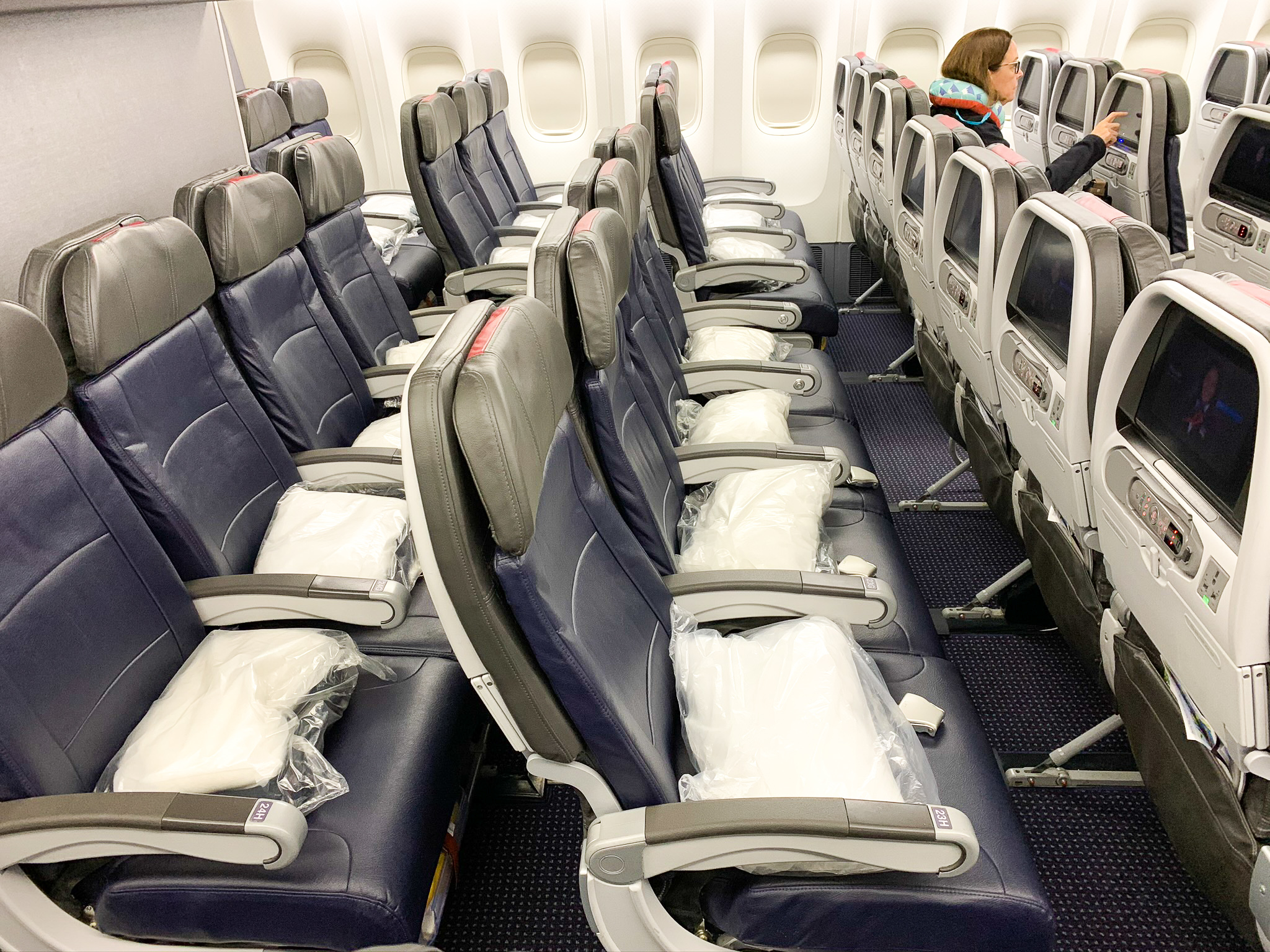 Hawaiian Airlines Checked Bags AA Main Cabin Rio to Miami