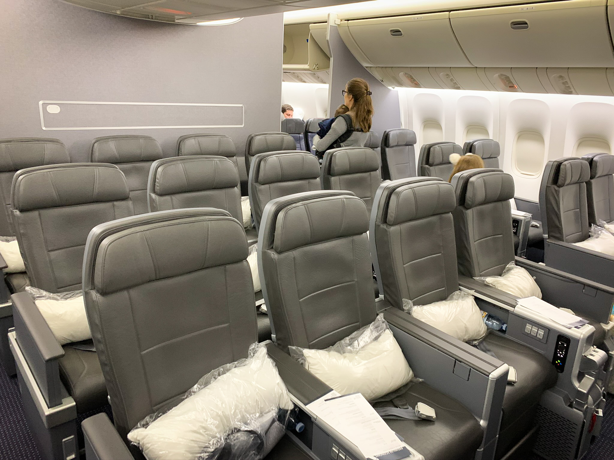 AA Premium Economy GIG-MIA