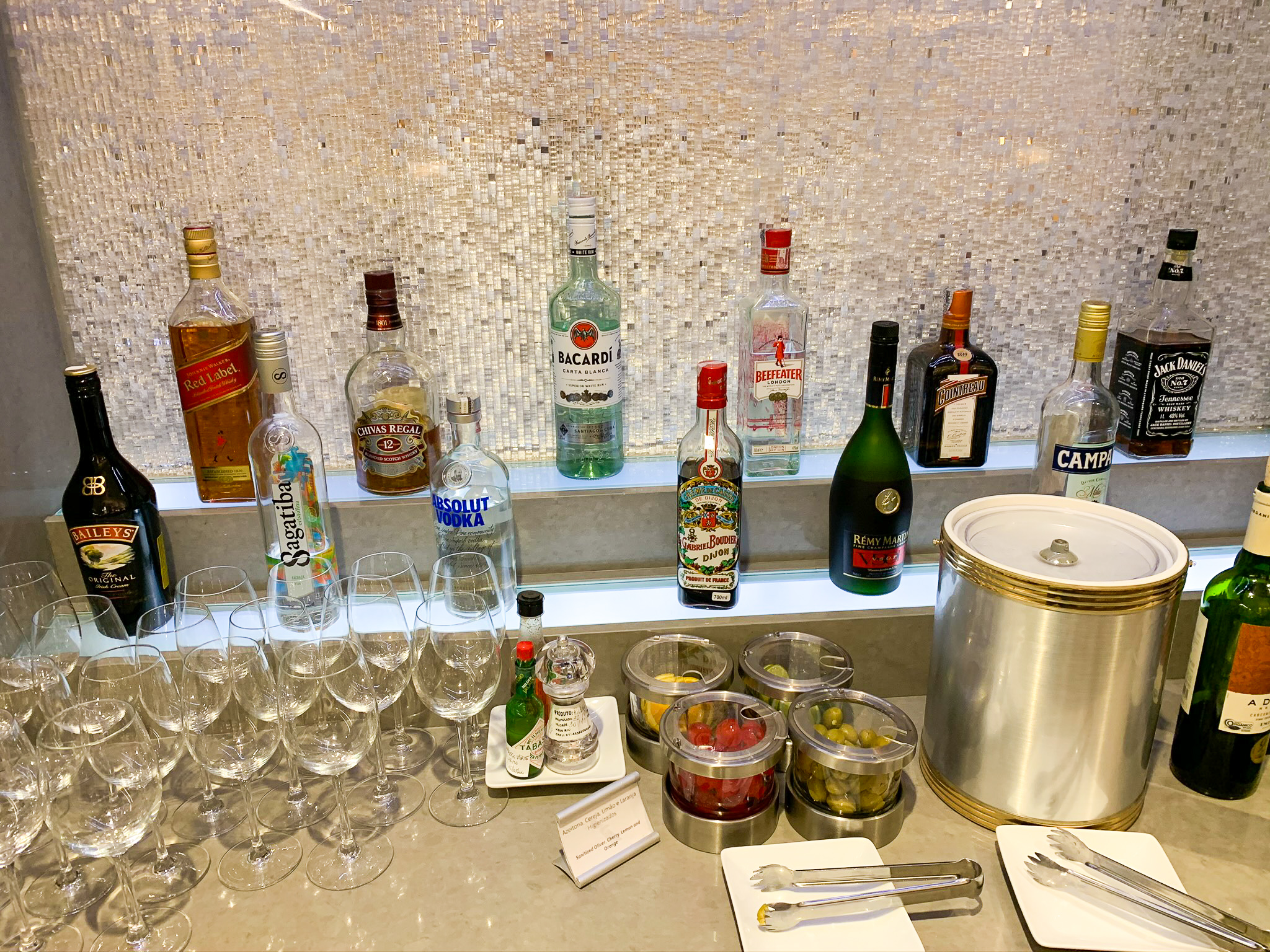 Admirals Club Self-Service Bar GIG
